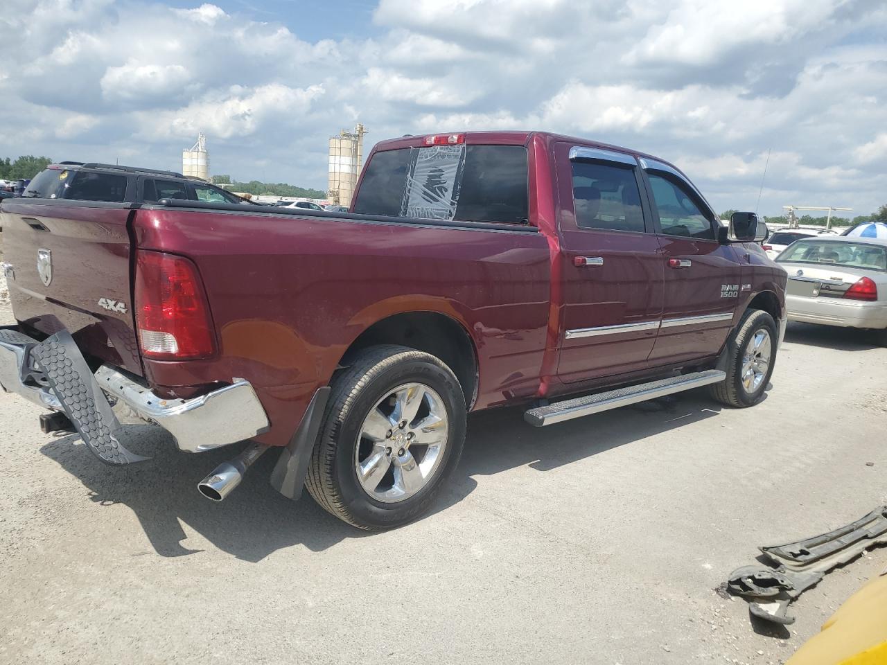 2017 Ram 1500 Slt Red vin: 1C6RR7TTXHS813669