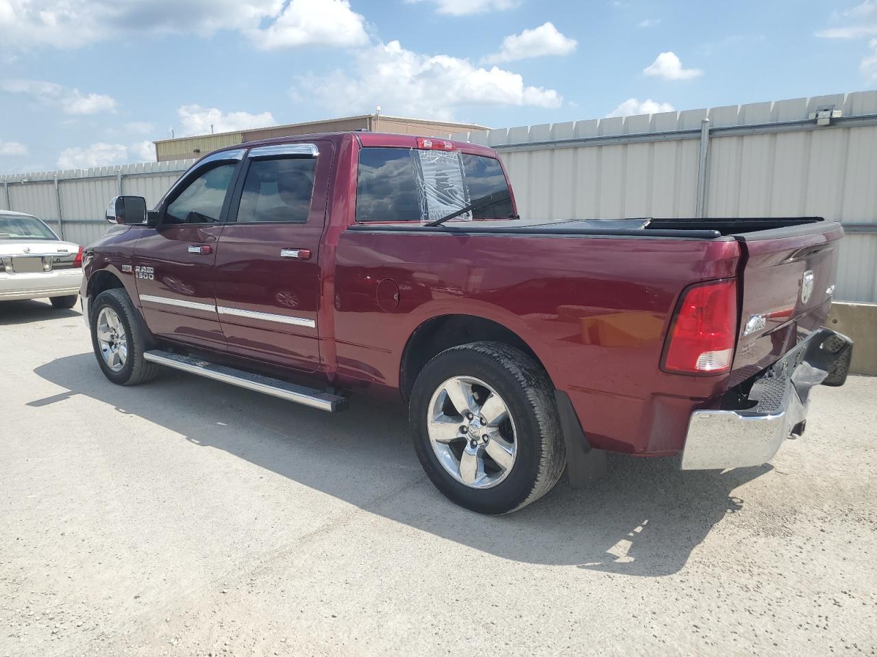 2017 Ram 1500 Slt Red vin: 1C6RR7TTXHS813669