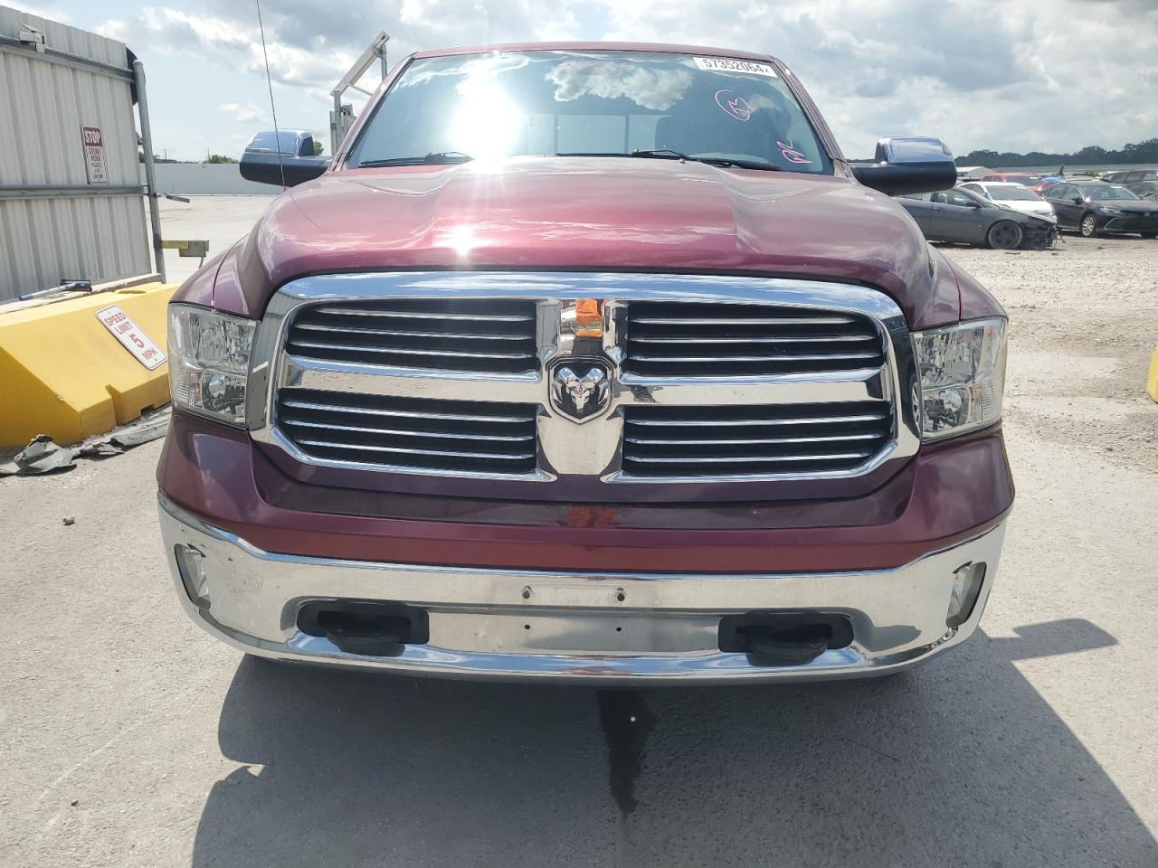2017 Ram 1500 Slt Red vin: 1C6RR7TTXHS813669