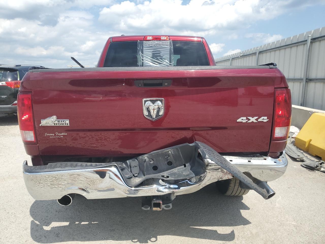 2017 Ram 1500 Slt Red vin: 1C6RR7TTXHS813669