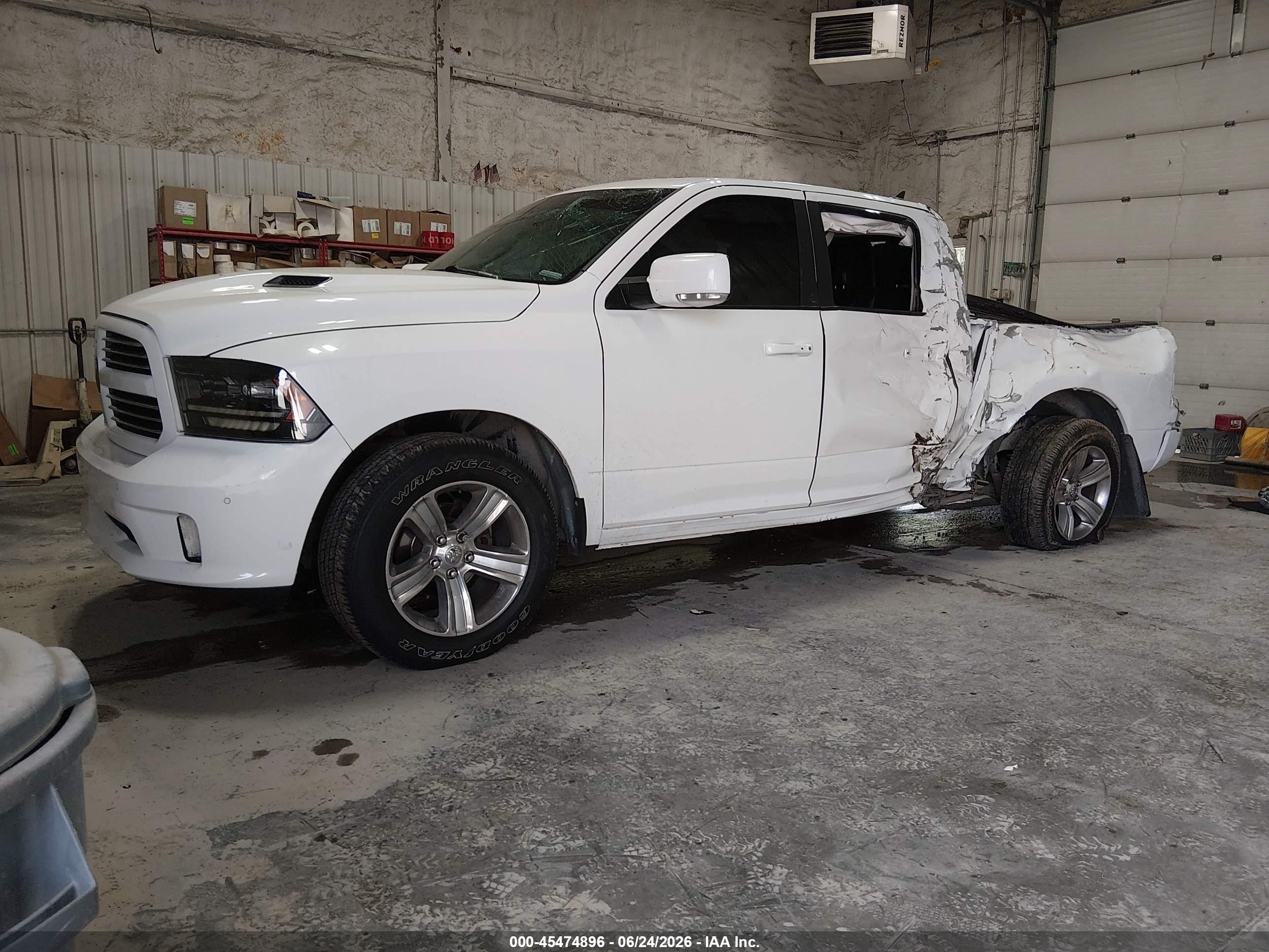 2015 Ram 1500 Sport Белый vin: 1C6RR7UT2FS733245