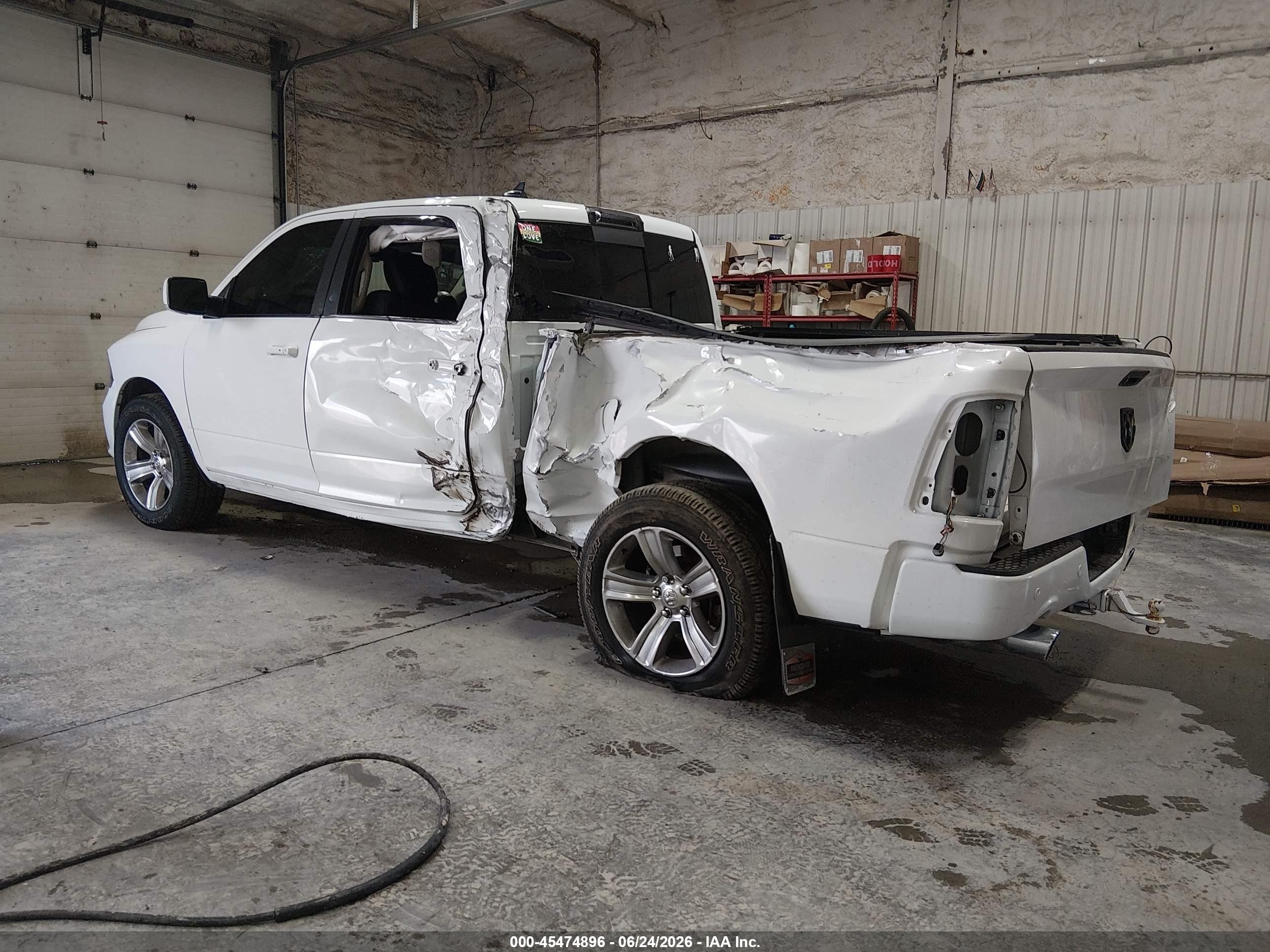 2015 Ram 1500 Sport Белый vin: 1C6RR7UT2FS733245