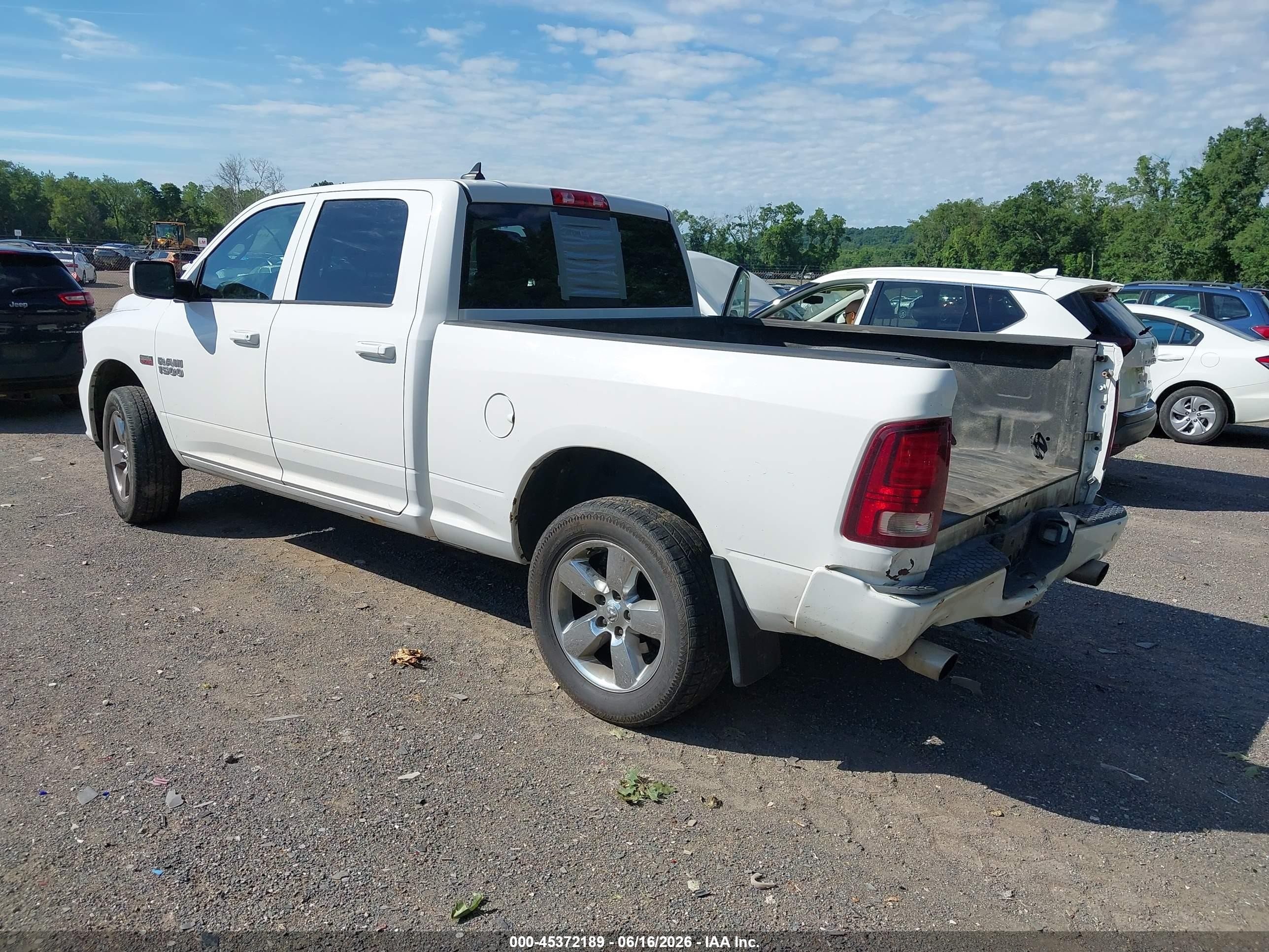 2014 Ram 1500 Sport White vin: 1C6RR7UT5ES414484
