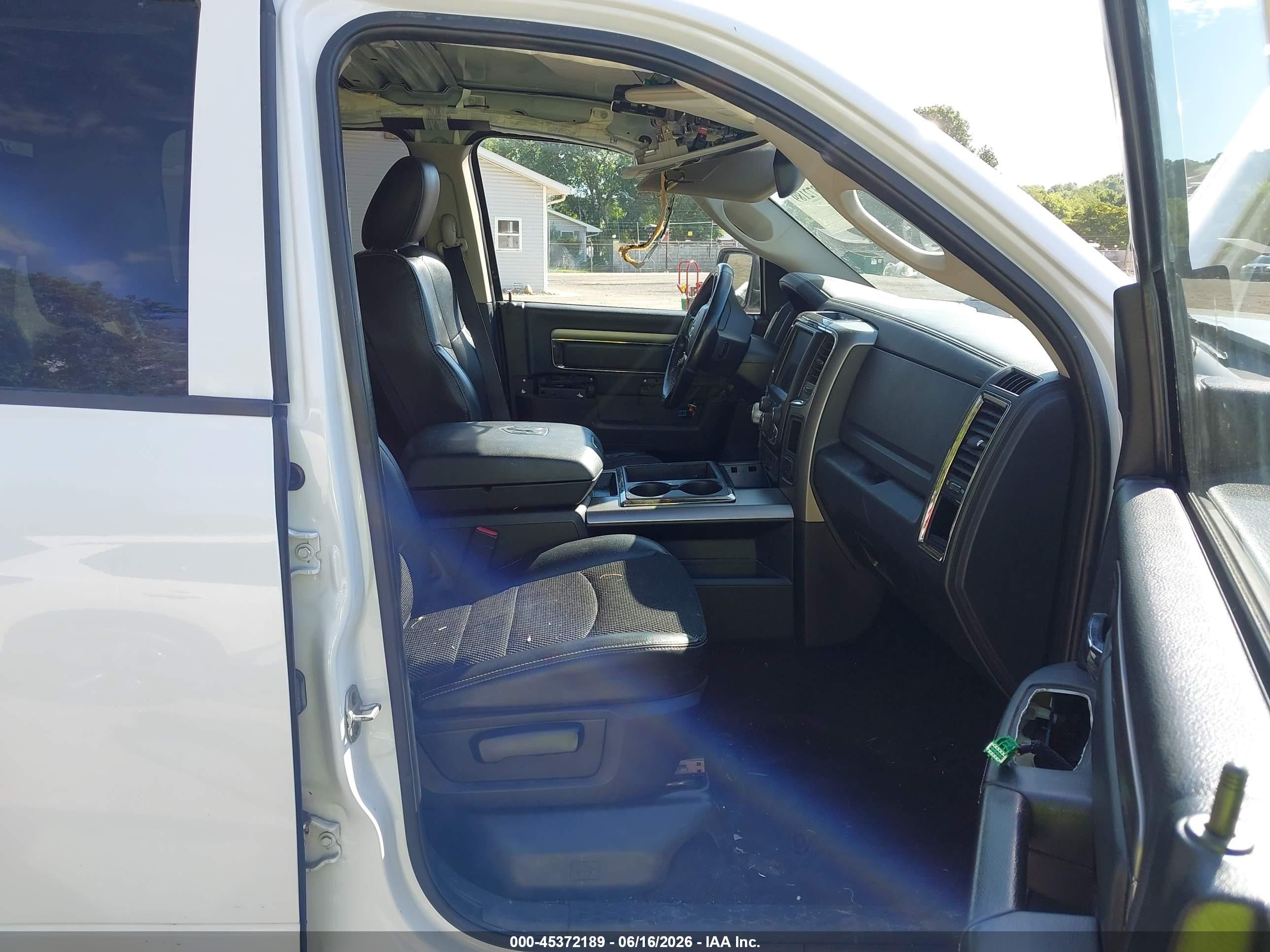 2014 Ram 1500 Sport White vin: 1C6RR7UT5ES414484