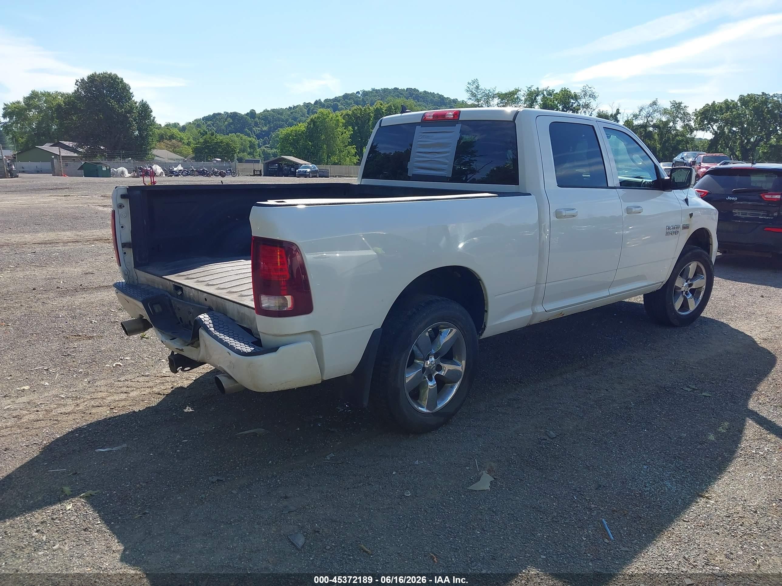 2014 Ram 1500 Sport White vin: 1C6RR7UT5ES414484