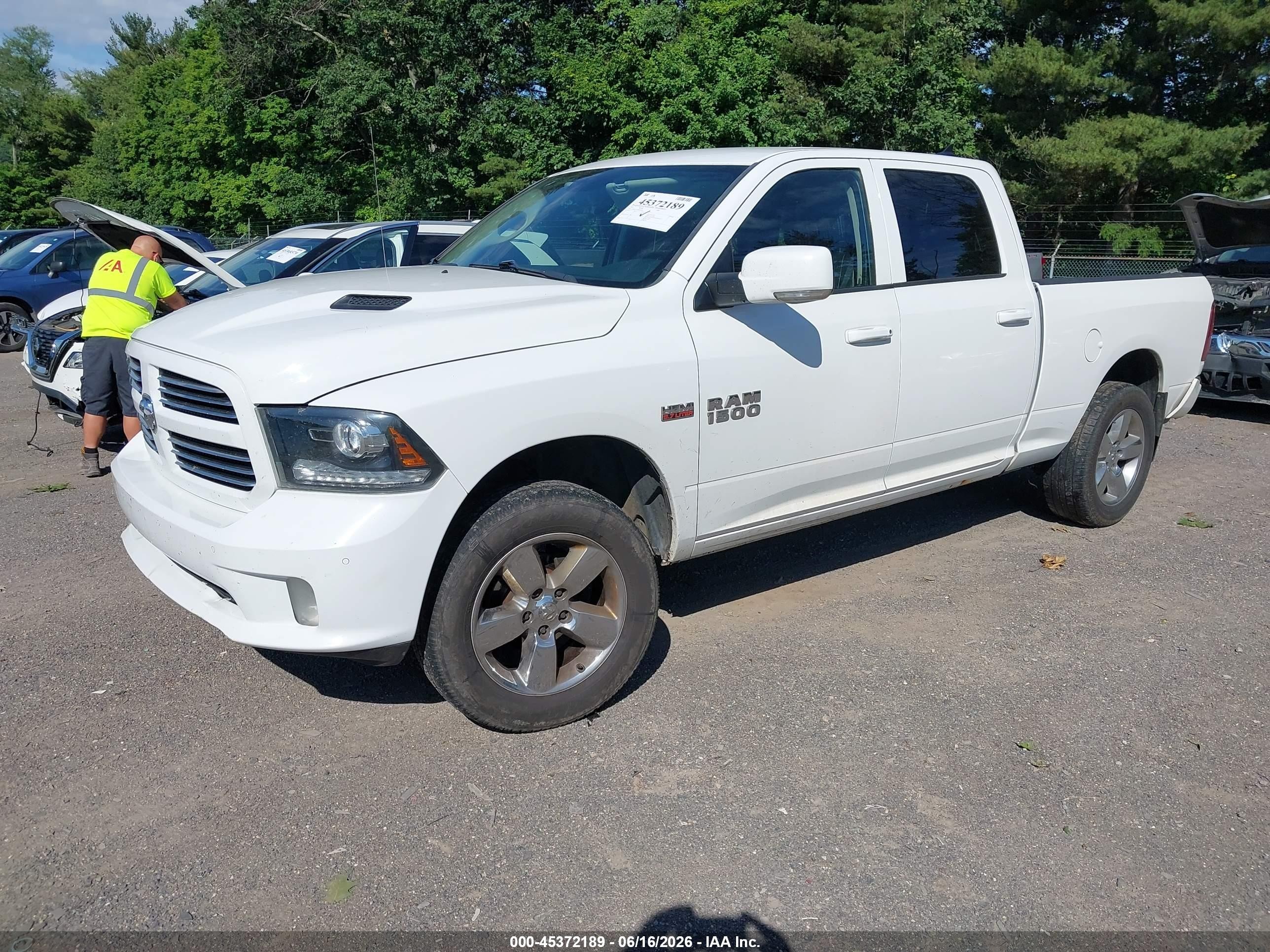 2014 Ram 1500 Sport White vin: 1C6RR7UT5ES414484