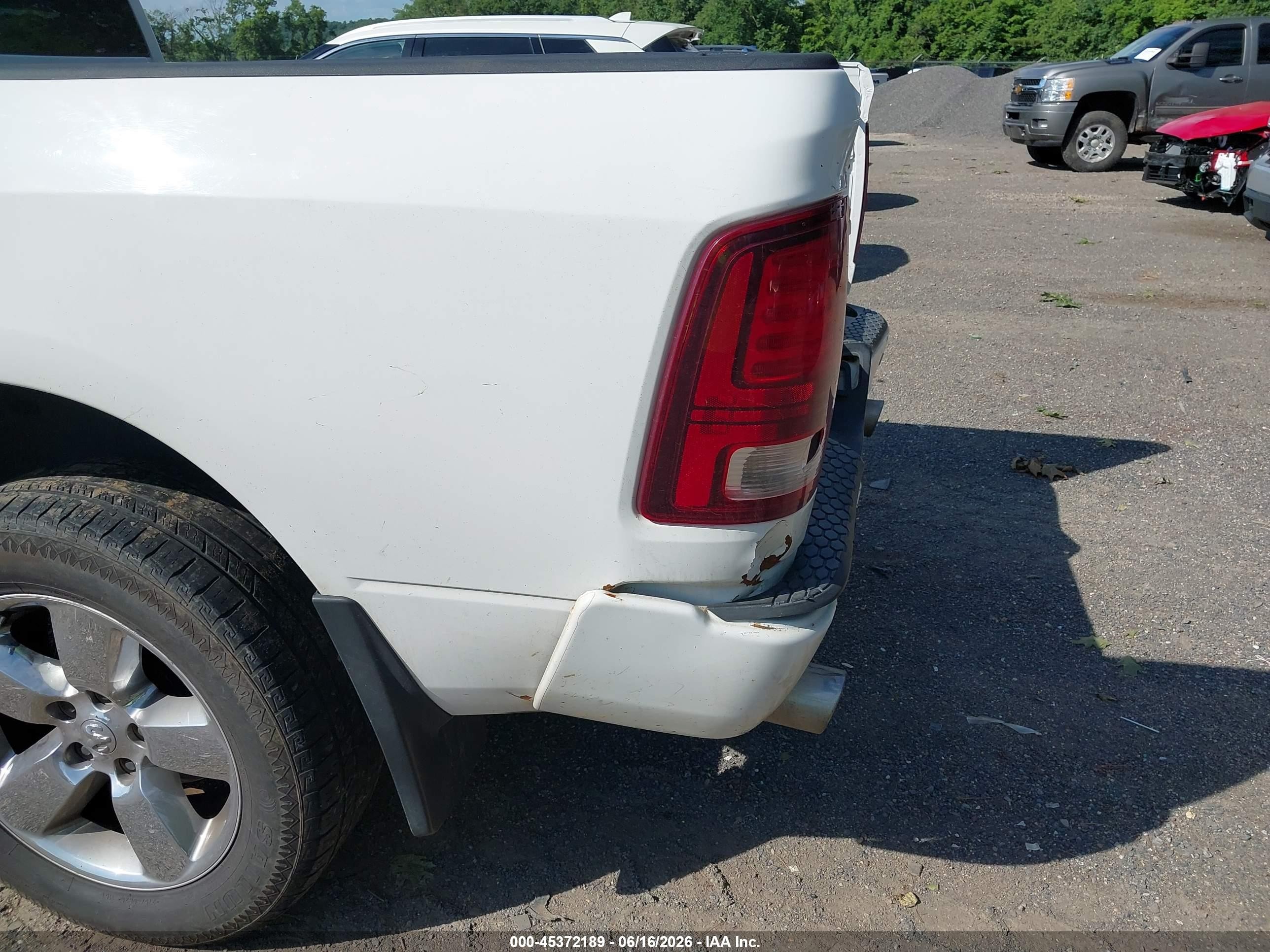 2014 Ram 1500 Sport White vin: 1C6RR7UT5ES414484