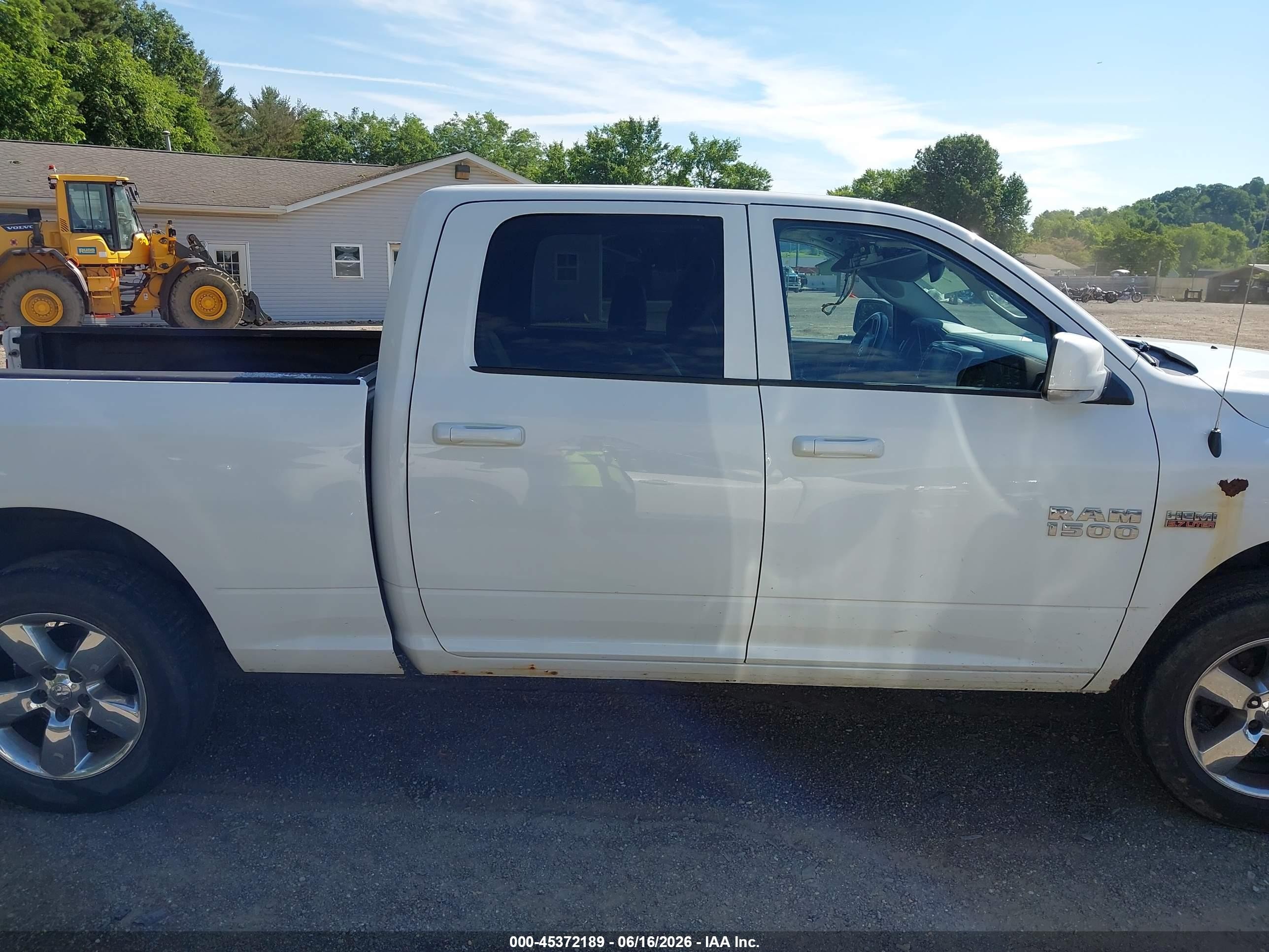 2014 Ram 1500 Sport White vin: 1C6RR7UT5ES414484