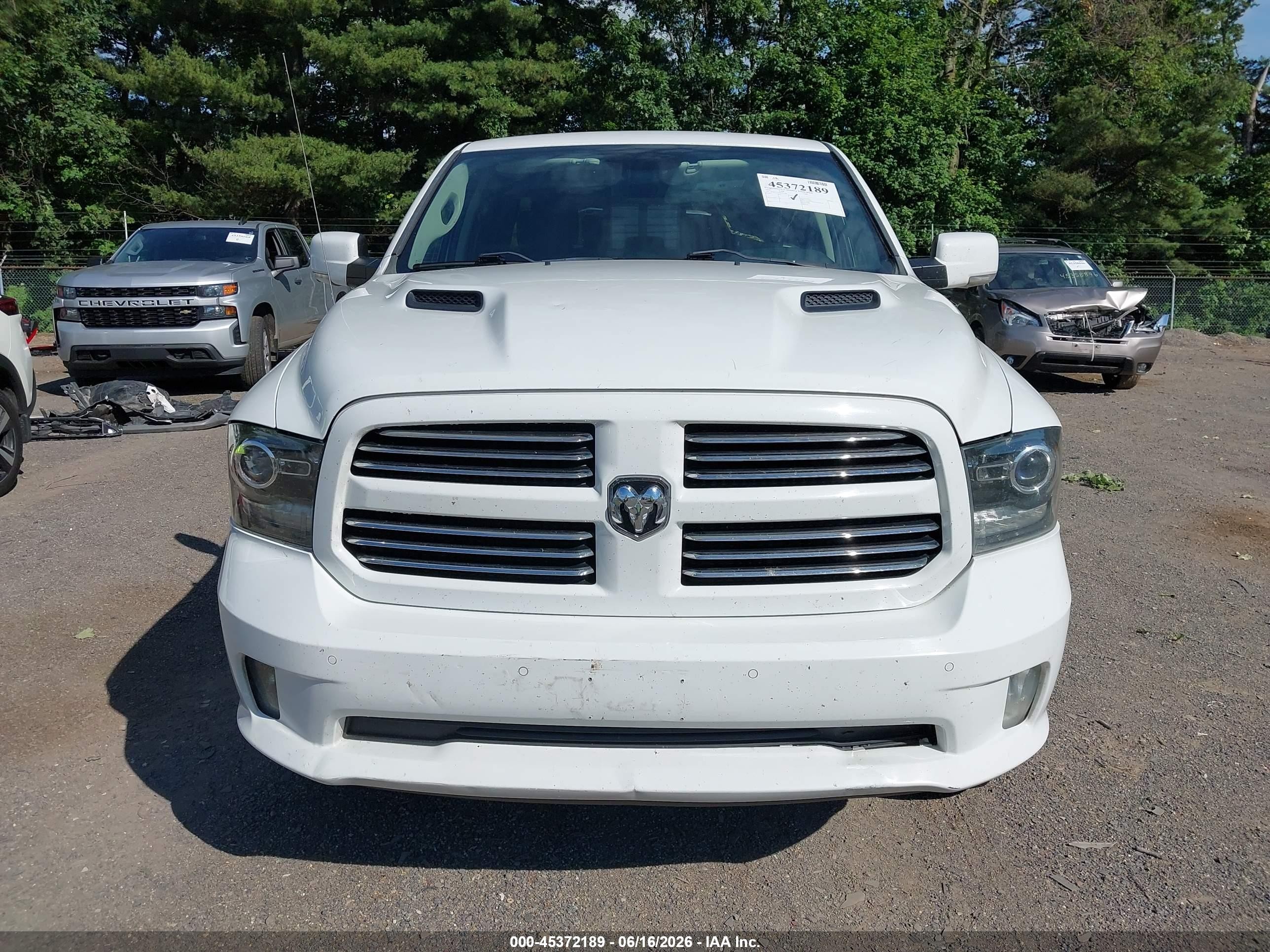 2014 Ram 1500 Sport White vin: 1C6RR7UT5ES414484