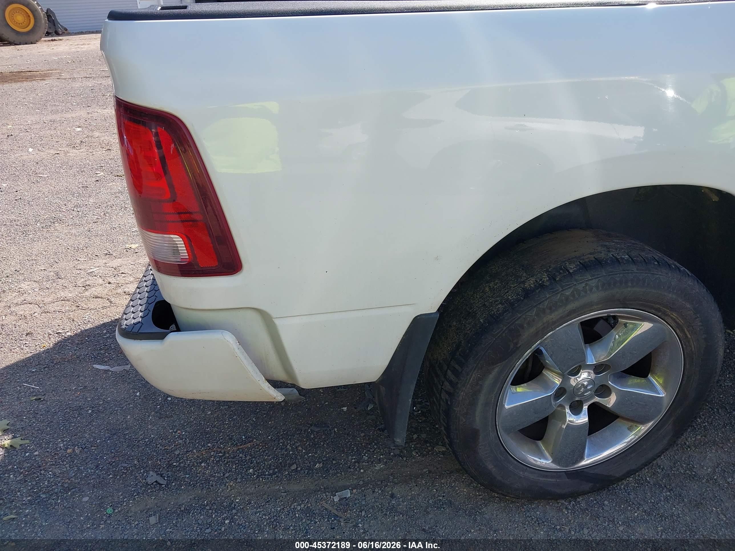 2014 Ram 1500 Sport White vin: 1C6RR7UT5ES414484