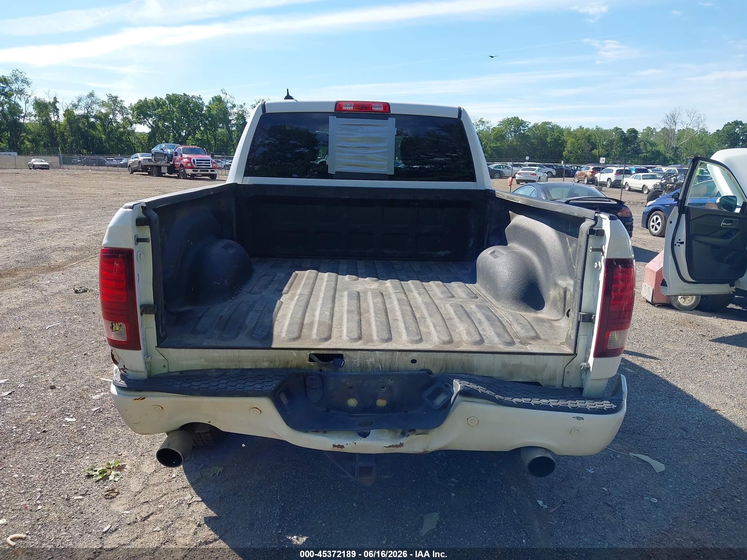 2014 Ram 1500 Sport White vin: 1C6RR7UT5ES414484