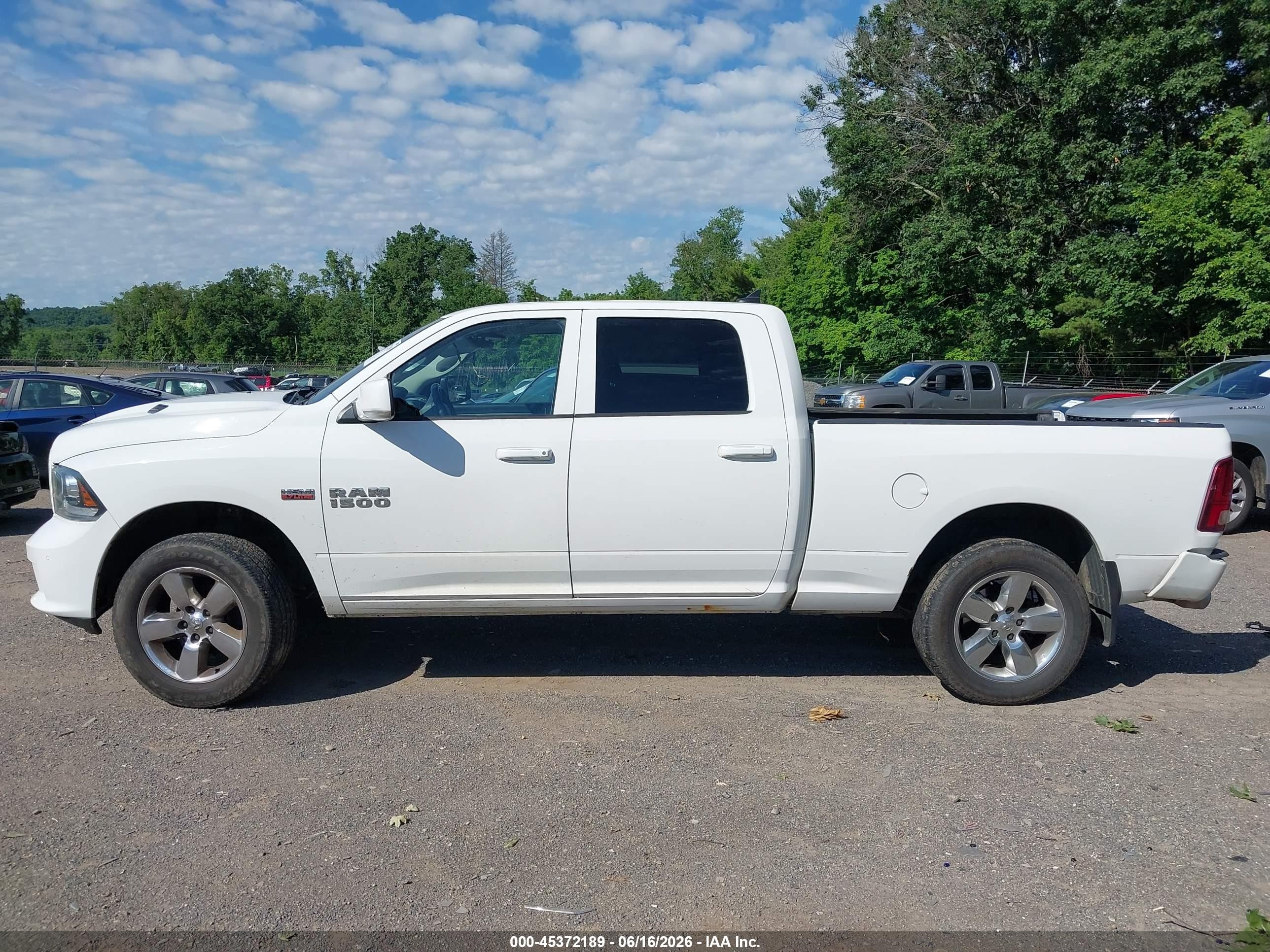 2014 Ram 1500 Sport White vin: 1C6RR7UT5ES414484