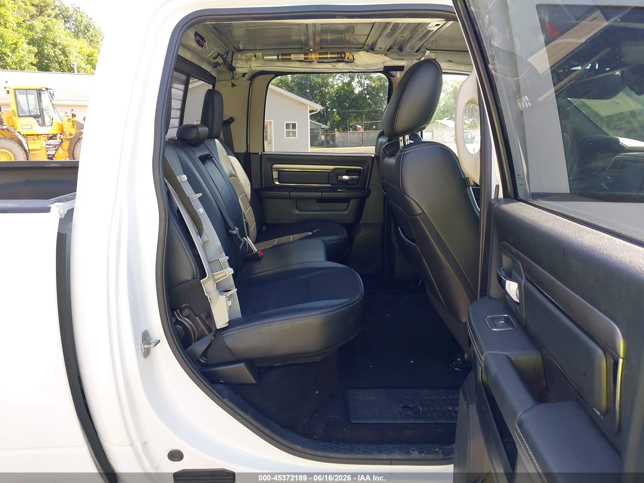 2014 Ram 1500 Sport White vin: 1C6RR7UT5ES414484