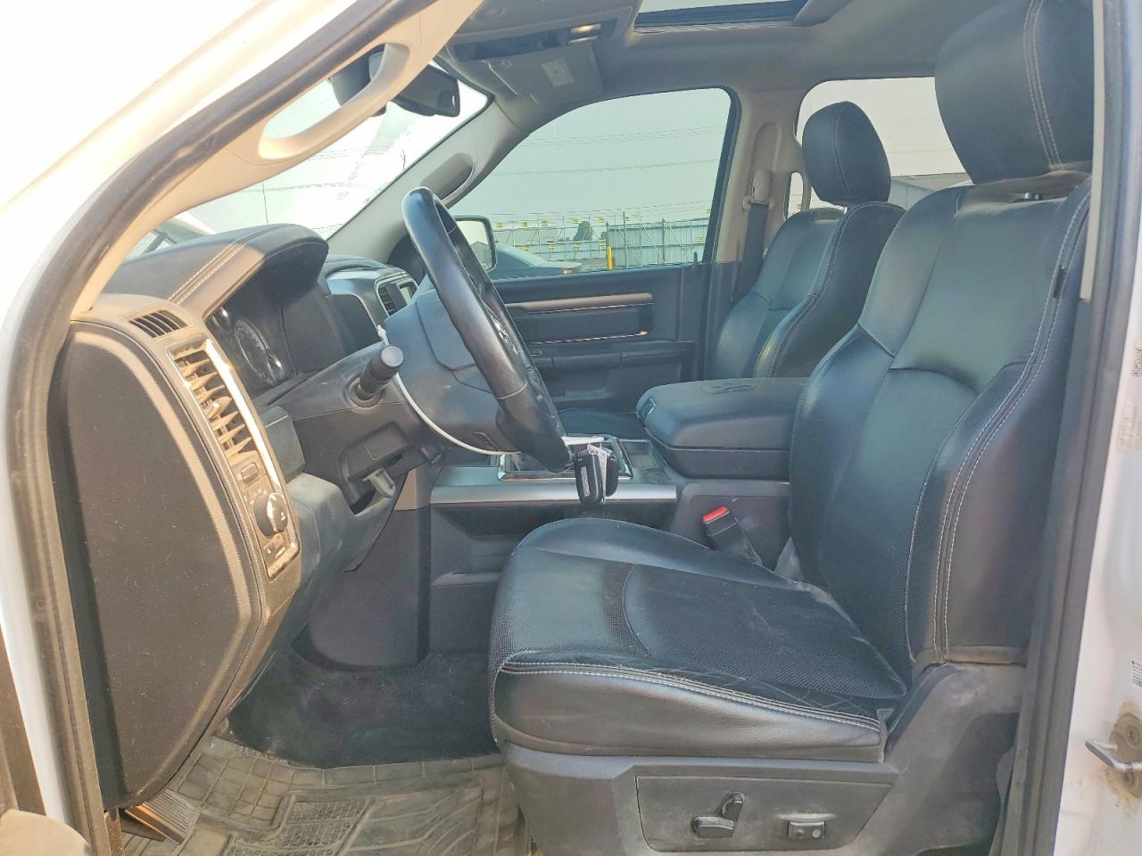 2015 Ram 1500 Sport White vin: 1C6RR7UT6FS585374