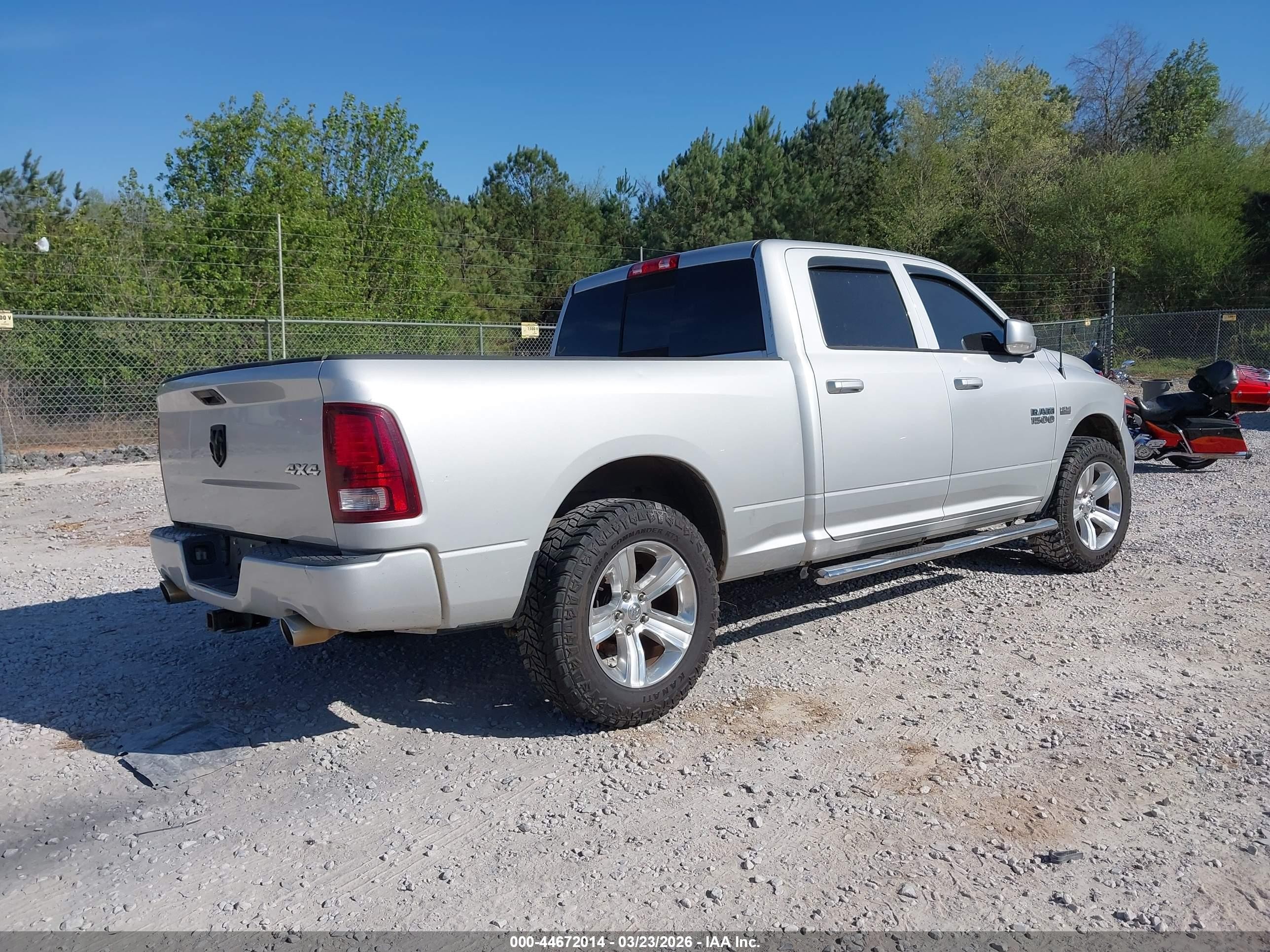 2015 Ram 1500 Sport Серебряный vin: 1C6RR7UTXFS632907