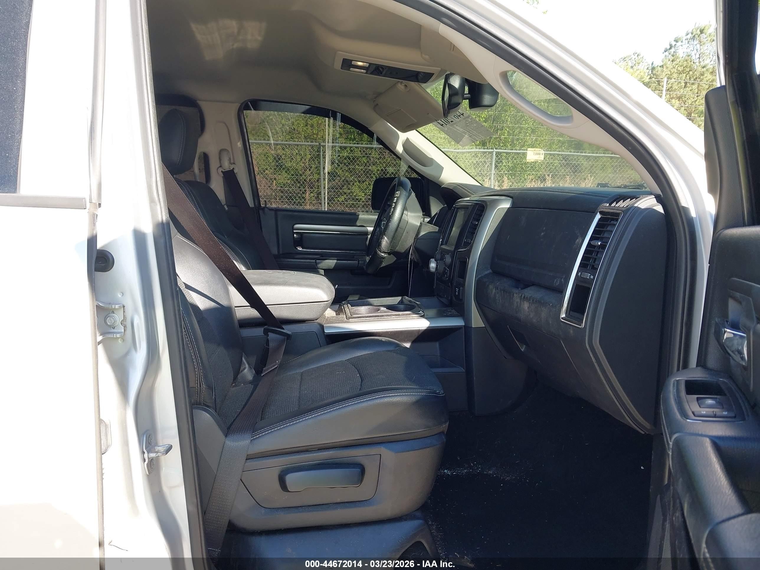 2015 Ram 1500 Sport Серебряный vin: 1C6RR7UTXFS632907