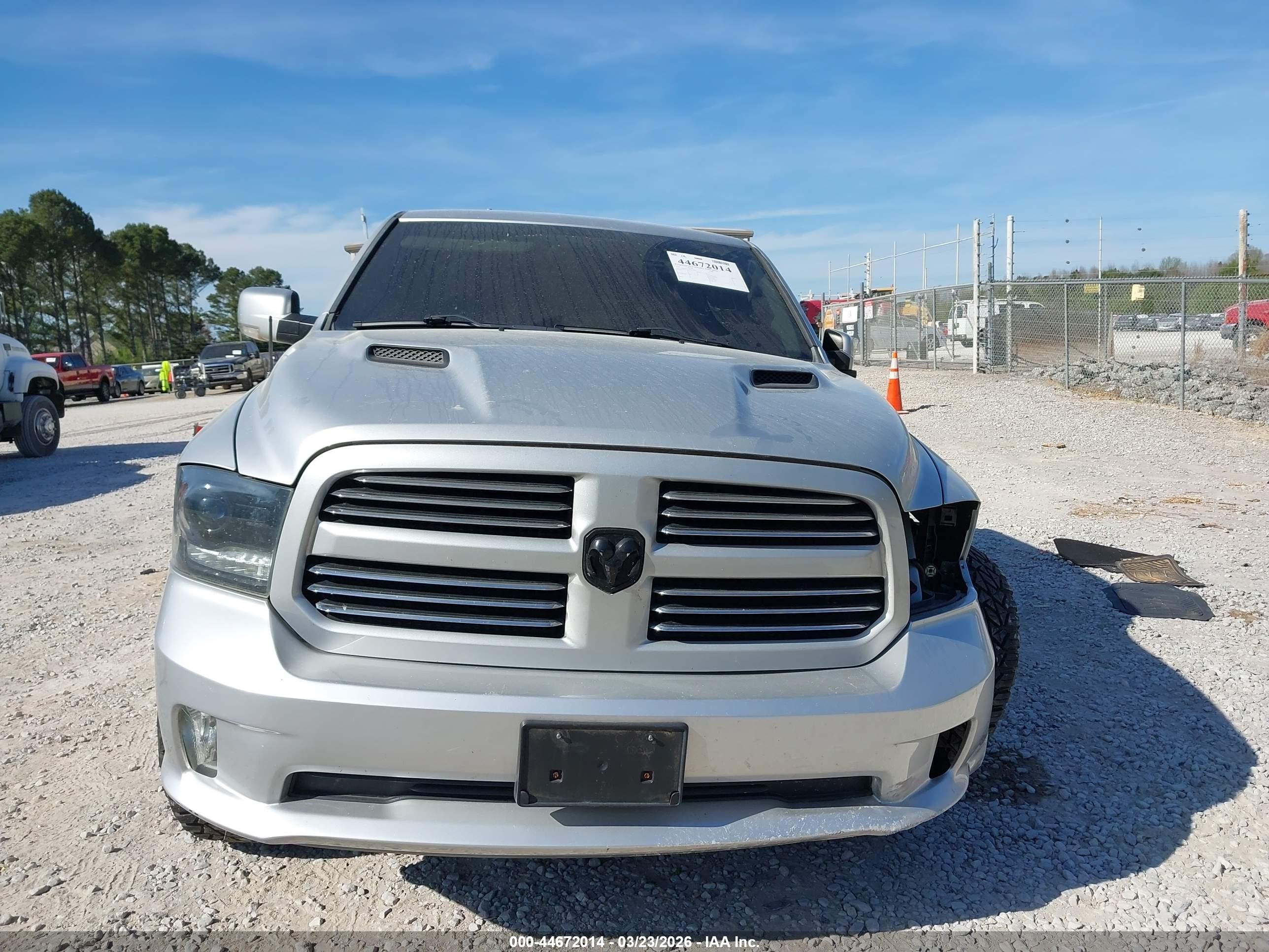 2015 Ram 1500 Sport Серебряный vin: 1C6RR7UTXFS632907
