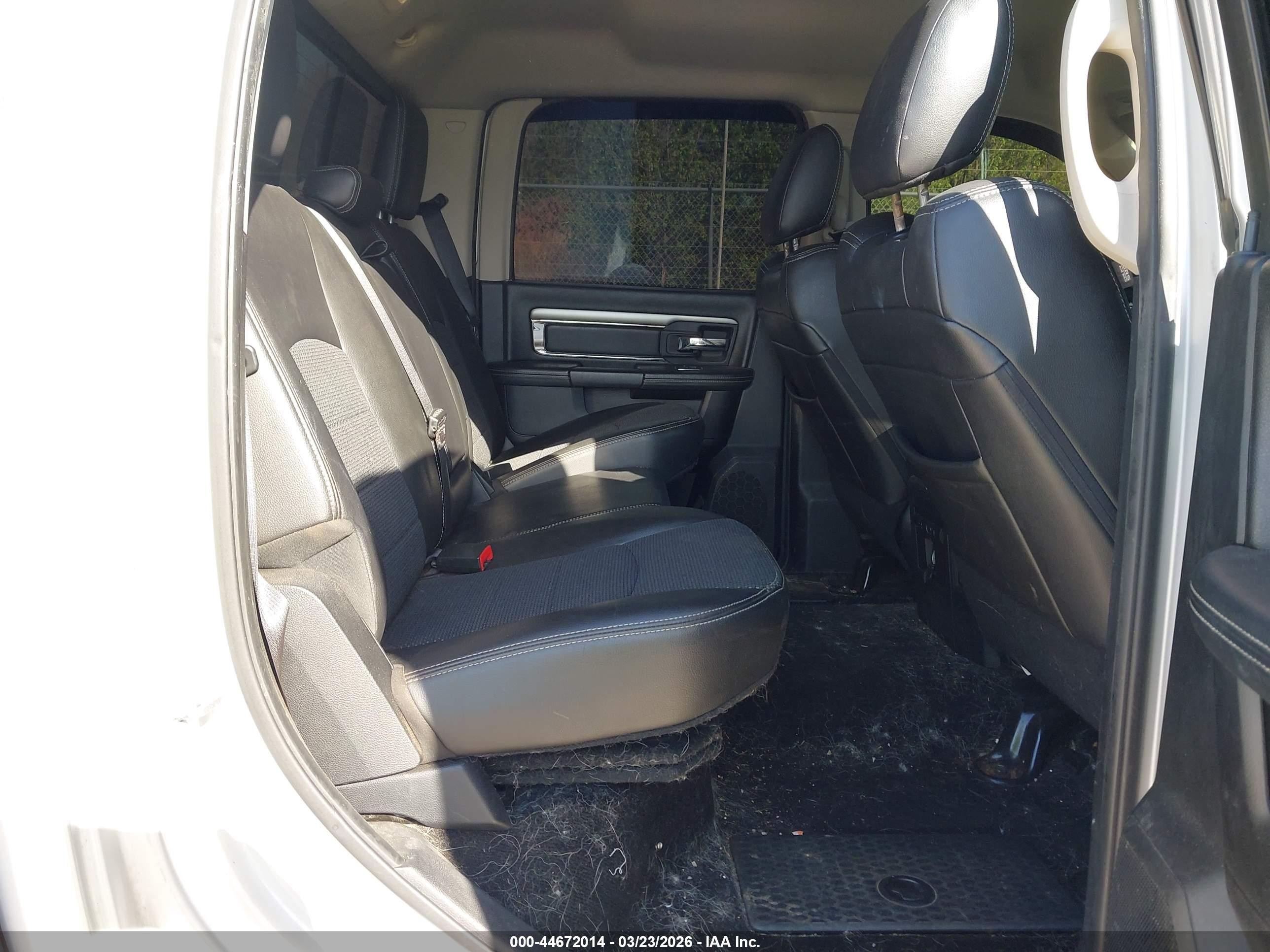 2015 Ram 1500 Sport Серебряный vin: 1C6RR7UTXFS632907