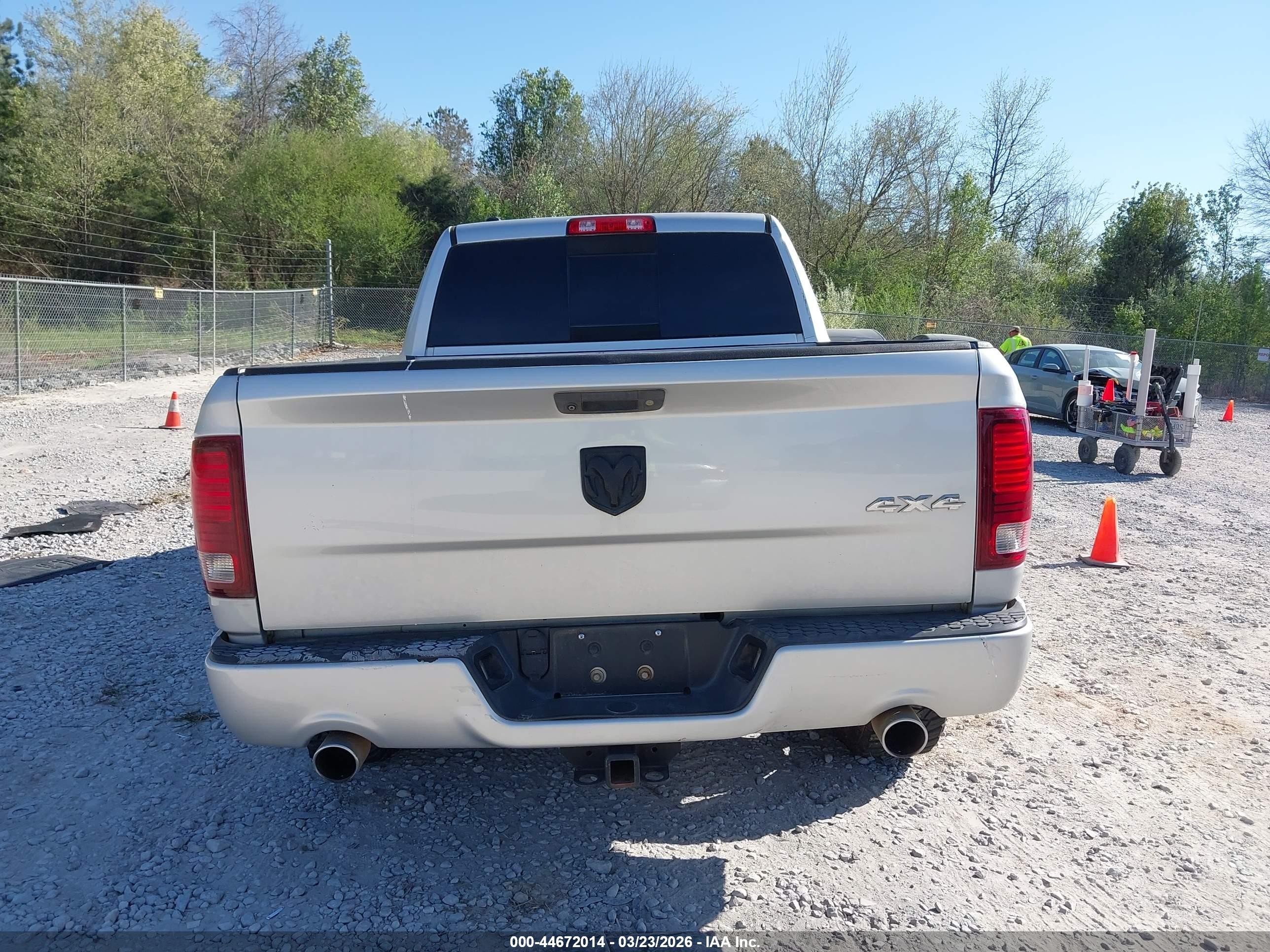2015 Ram 1500 Sport Серебряный vin: 1C6RR7UTXFS632907