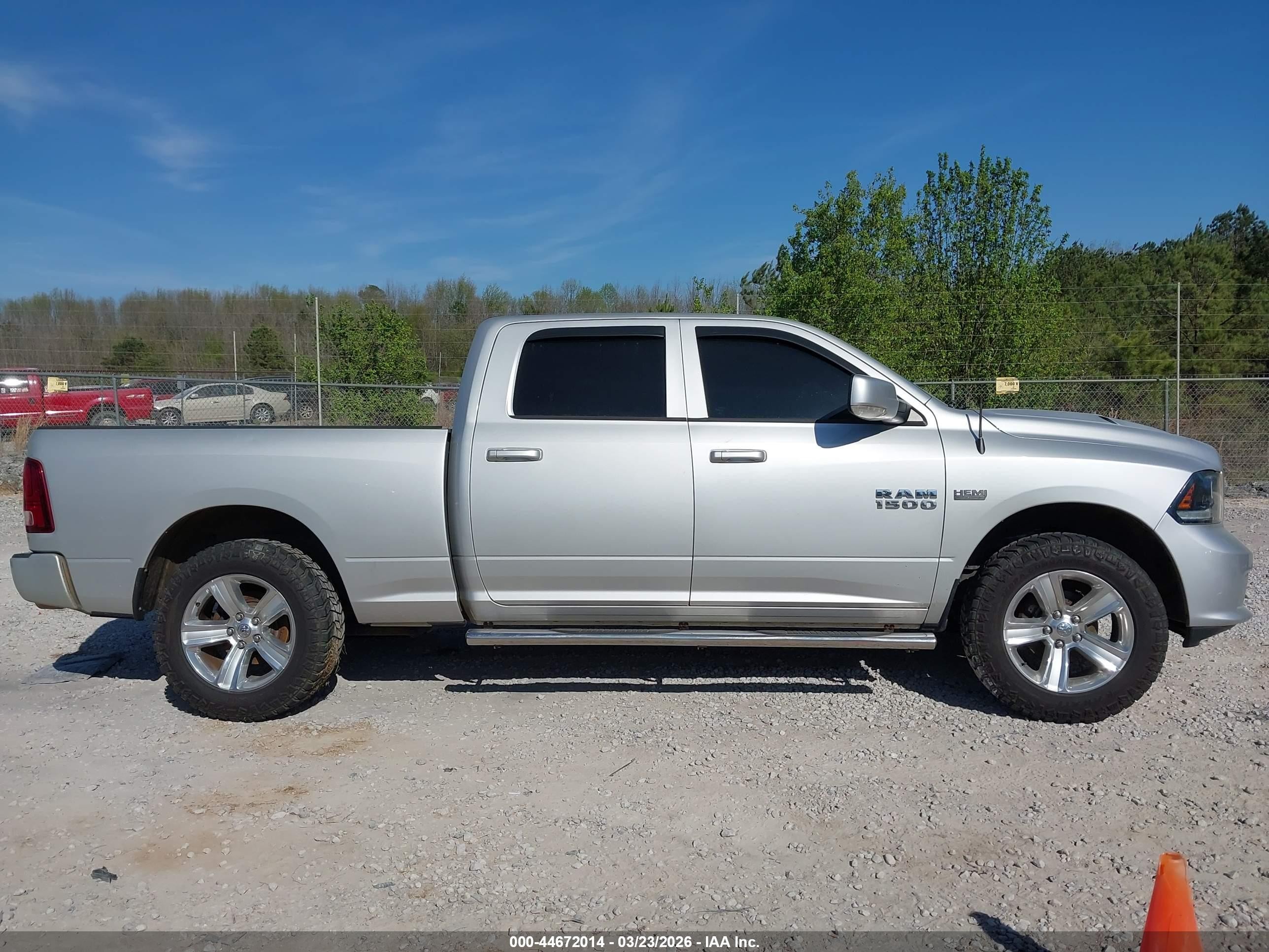 2015 Ram 1500 Sport Серебряный vin: 1C6RR7UTXFS632907
