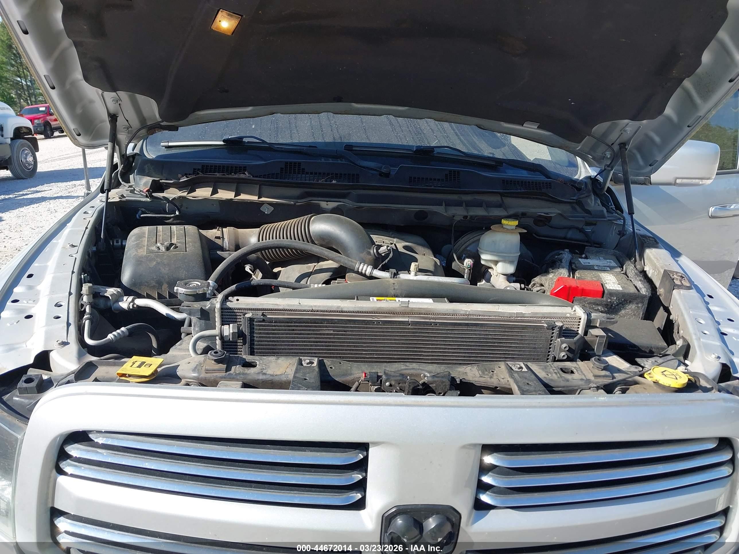 2015 Ram 1500 Sport Серебряный vin: 1C6RR7UTXFS632907