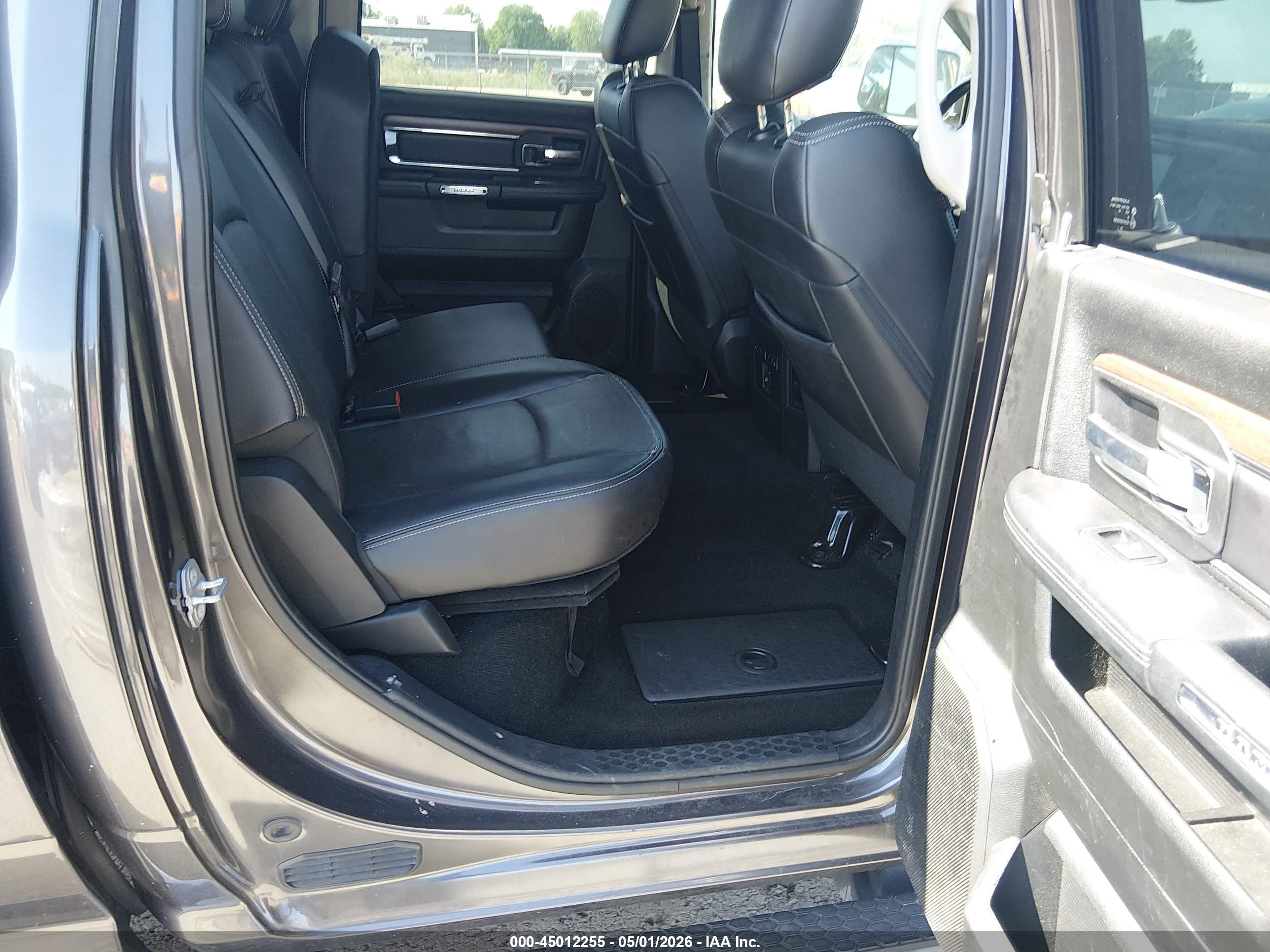 2015 Ram 1500 Laramie Gray vin: 1C6RR7VM6FS544461