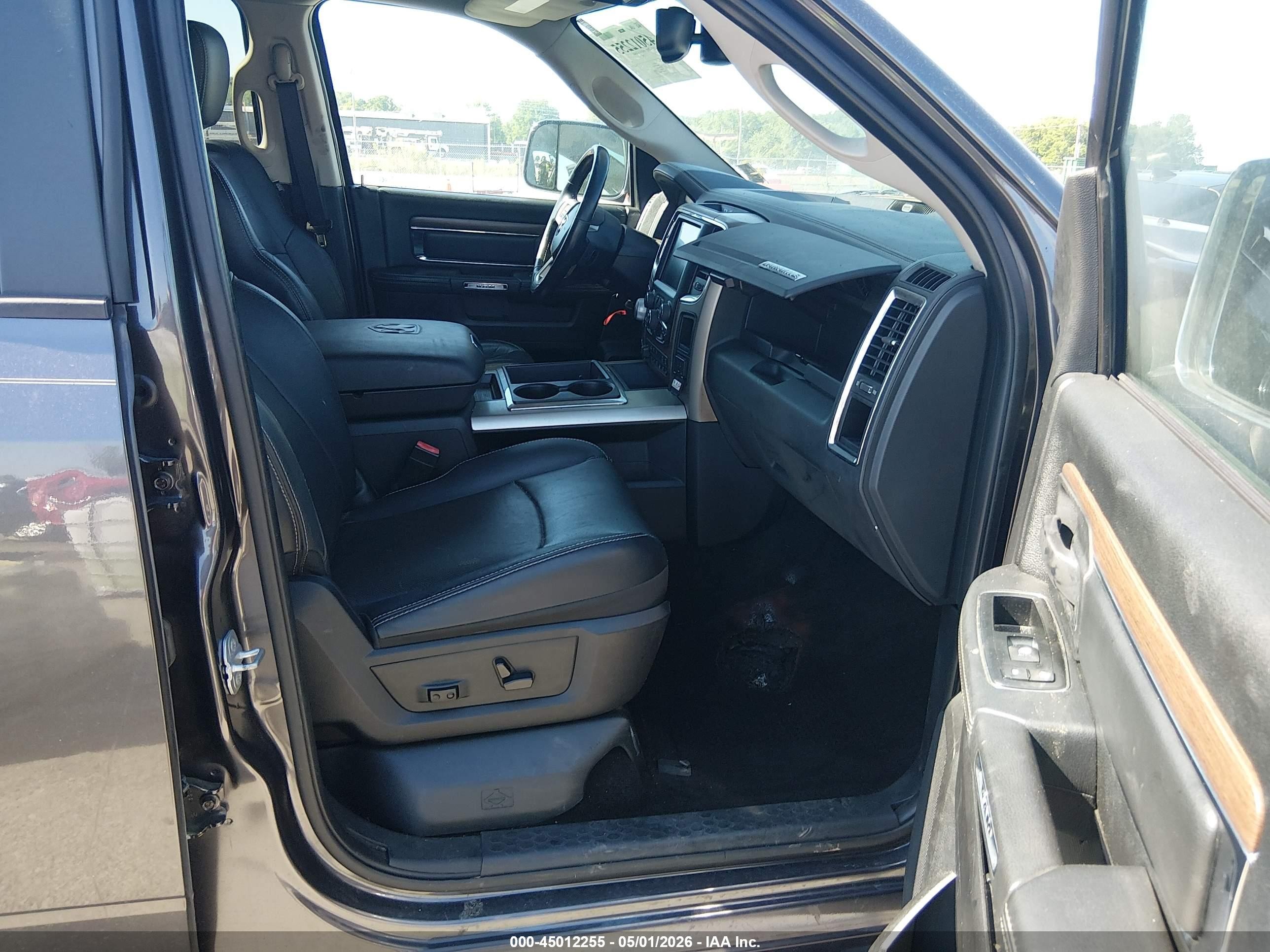 2015 Ram 1500 Laramie Gray vin: 1C6RR7VM6FS544461