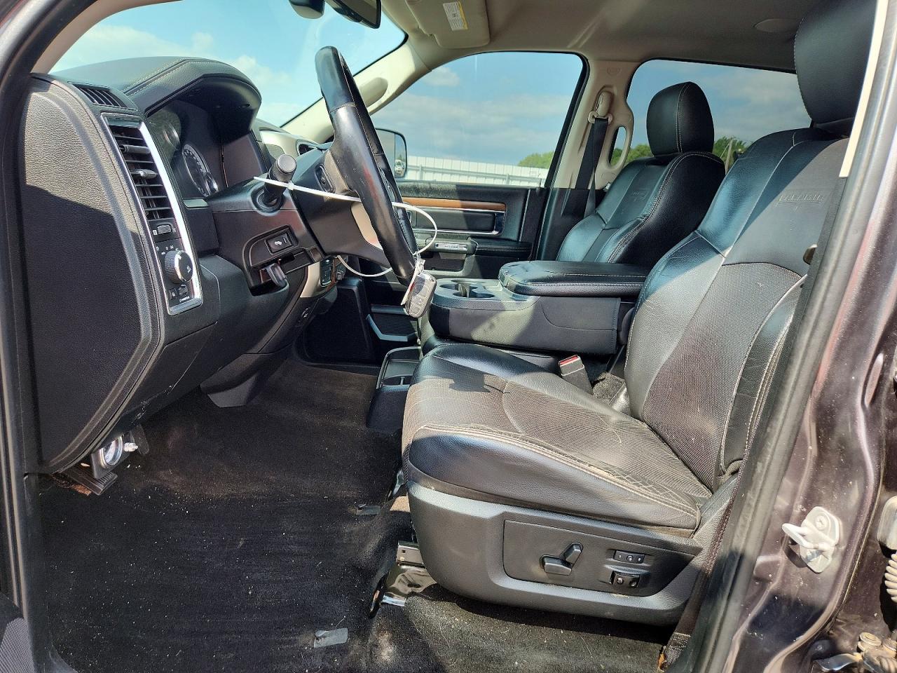 2015 Ram 1500 Laramie Gray vin: 1C6RR7VM6FS663451