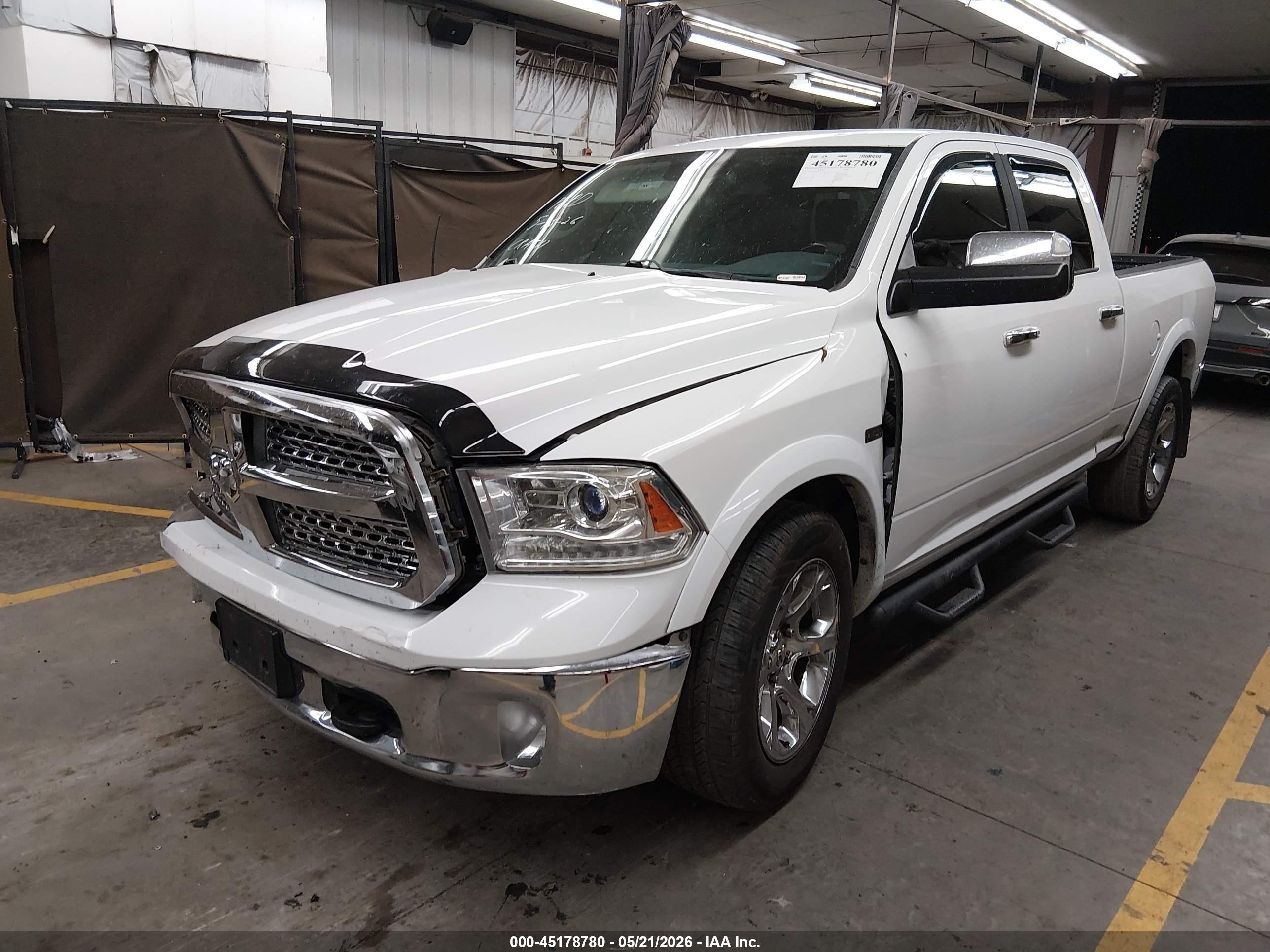2016 Ram 1500 Laramie White vin: 1C6RR7VM6GS305848