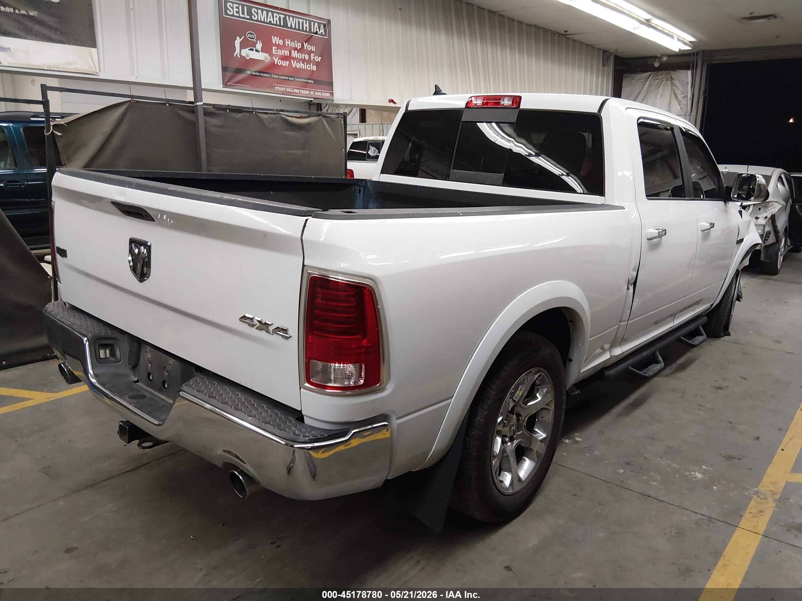 2016 Ram 1500 Laramie White vin: 1C6RR7VM6GS305848