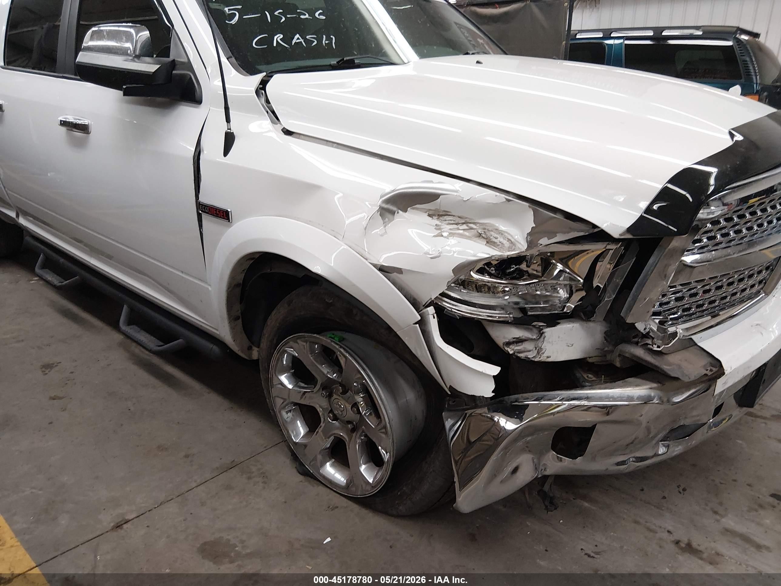 2016 Ram 1500 Laramie White vin: 1C6RR7VM6GS305848