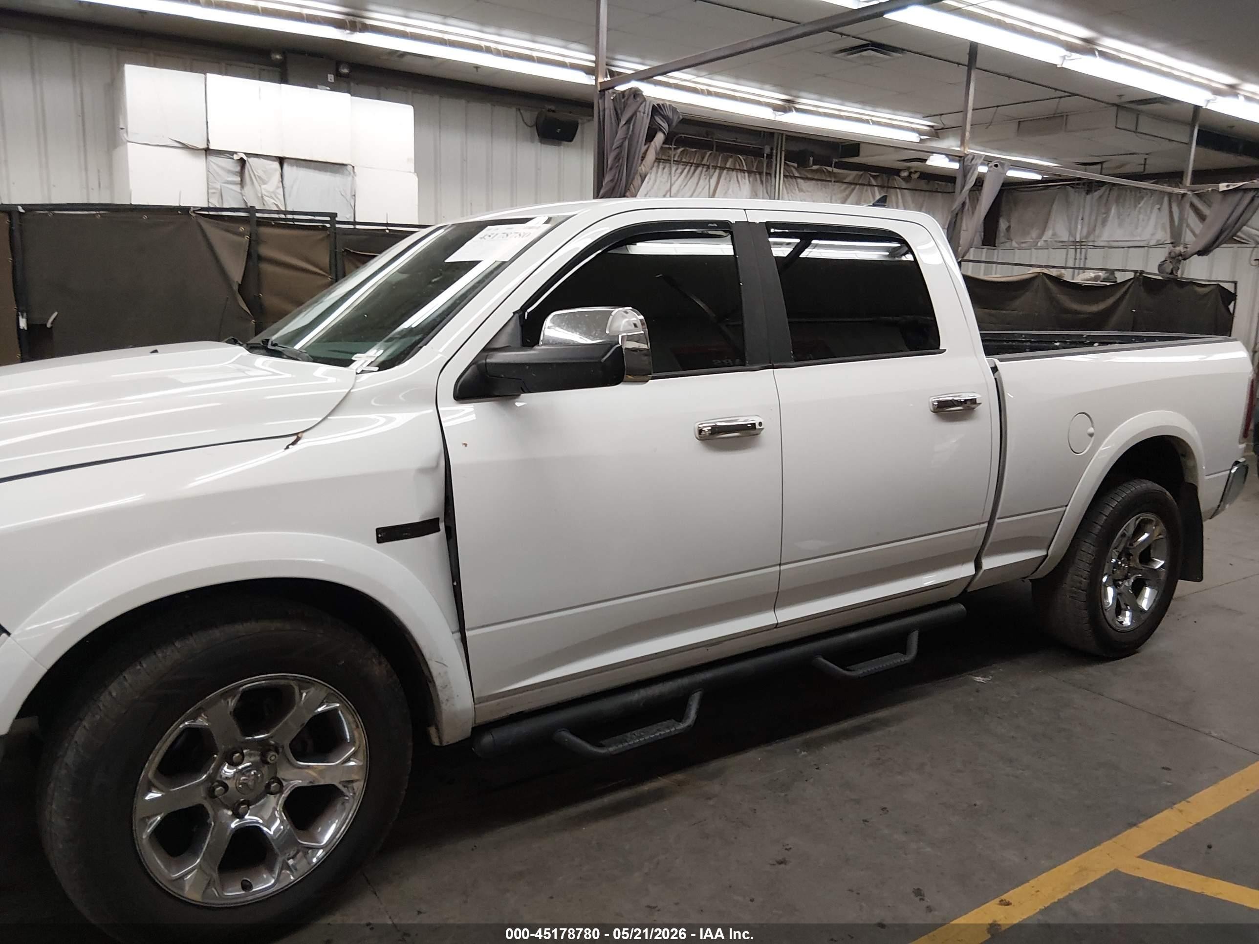 2016 Ram 1500 Laramie White vin: 1C6RR7VM6GS305848