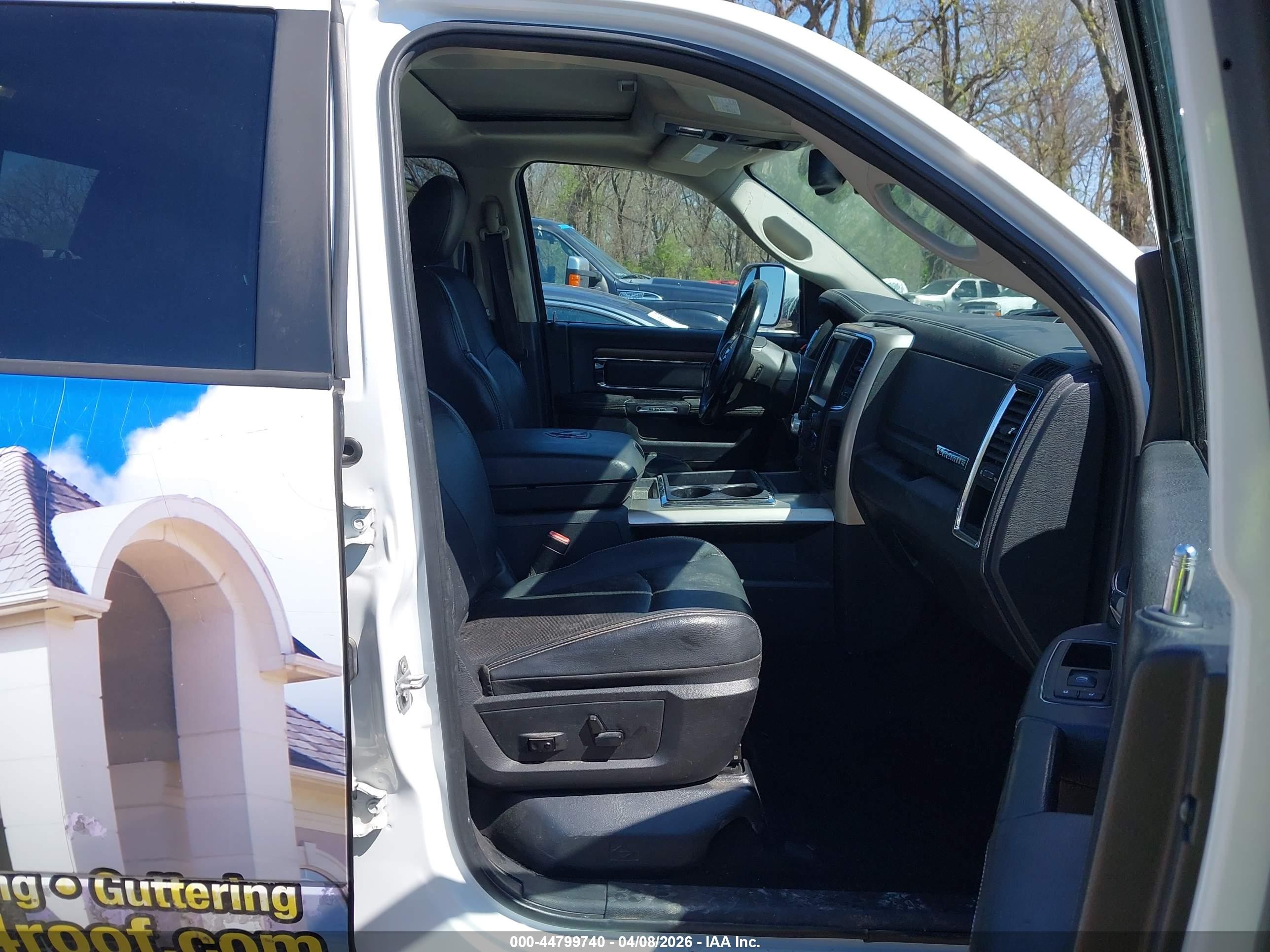 2015 Ram 1500 Laramie White vin: 1C6RR7VT0FS596594