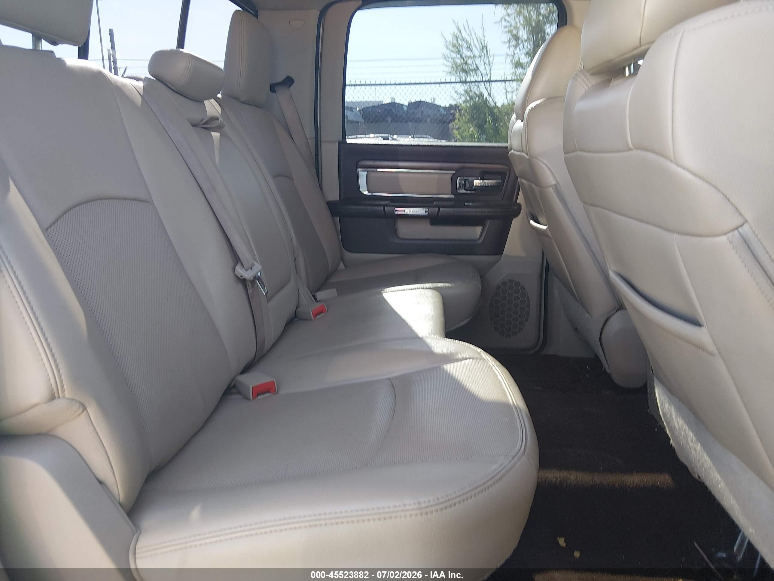 2014 Ram 1500 Laramie White vin: 1C6RR7VT3ES126896