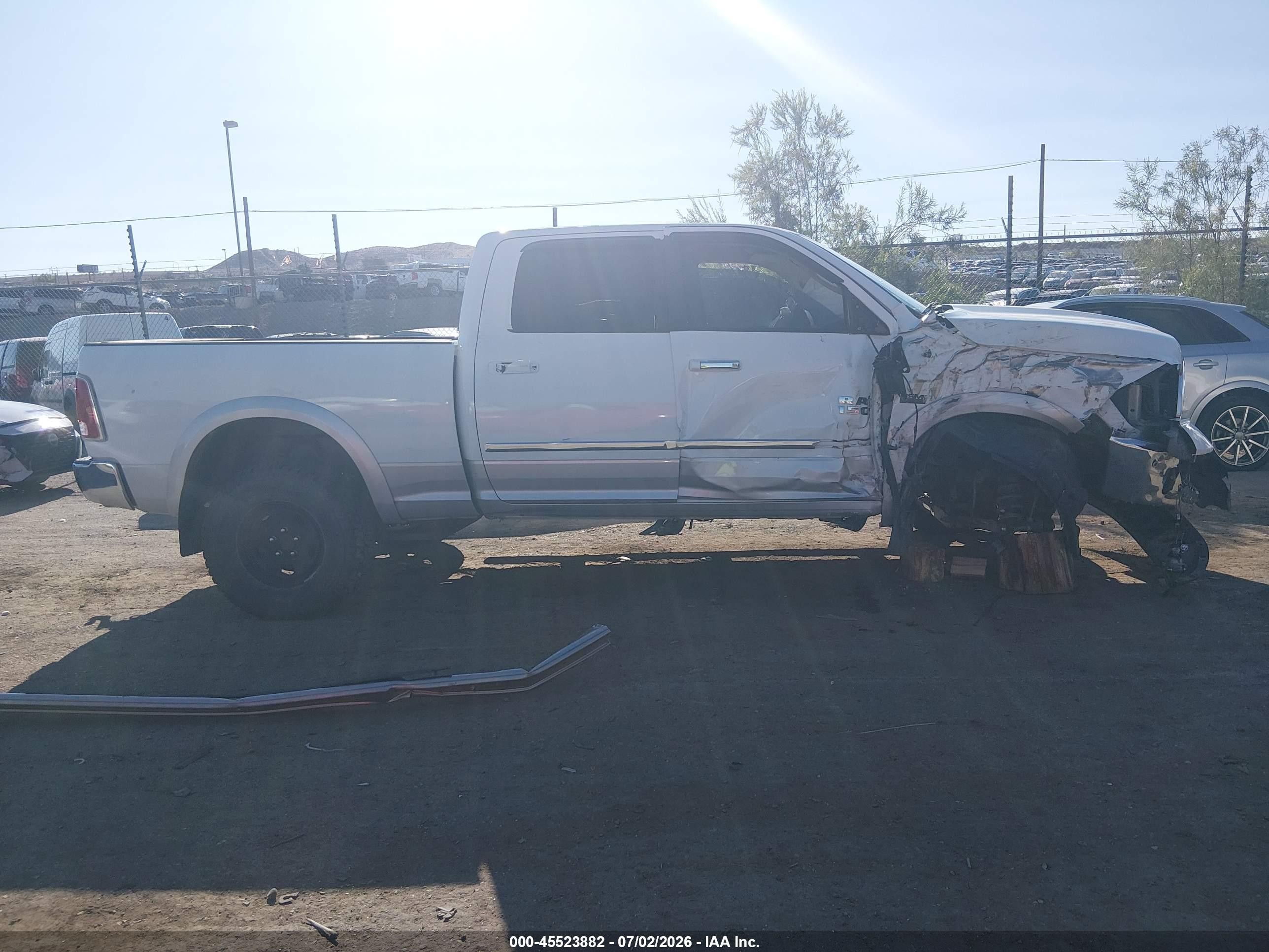 2014 Ram 1500 Laramie White vin: 1C6RR7VT3ES126896