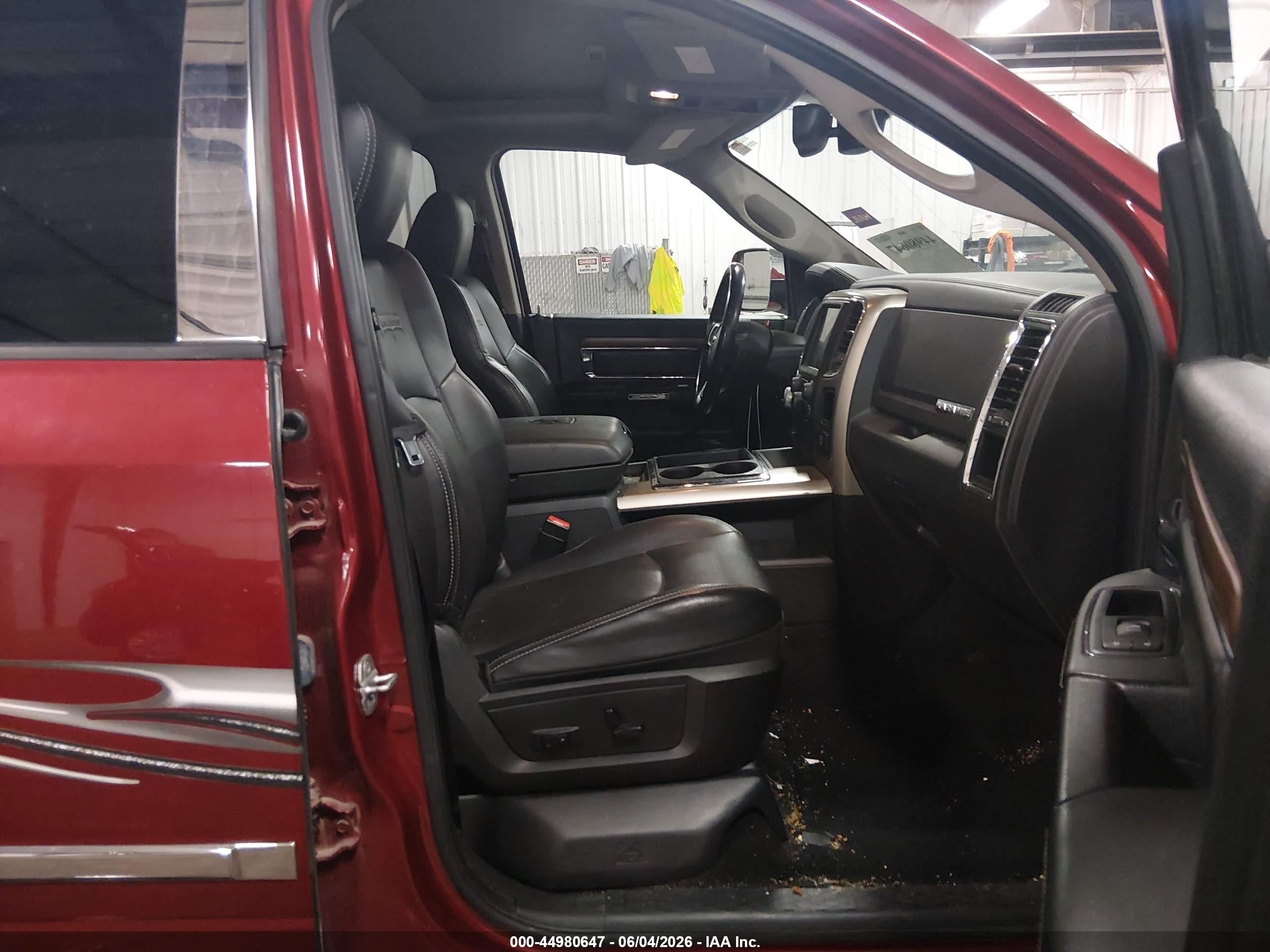2014 Ram 1500 Laramie Красный vin: 1C6RR7VT7ES143572