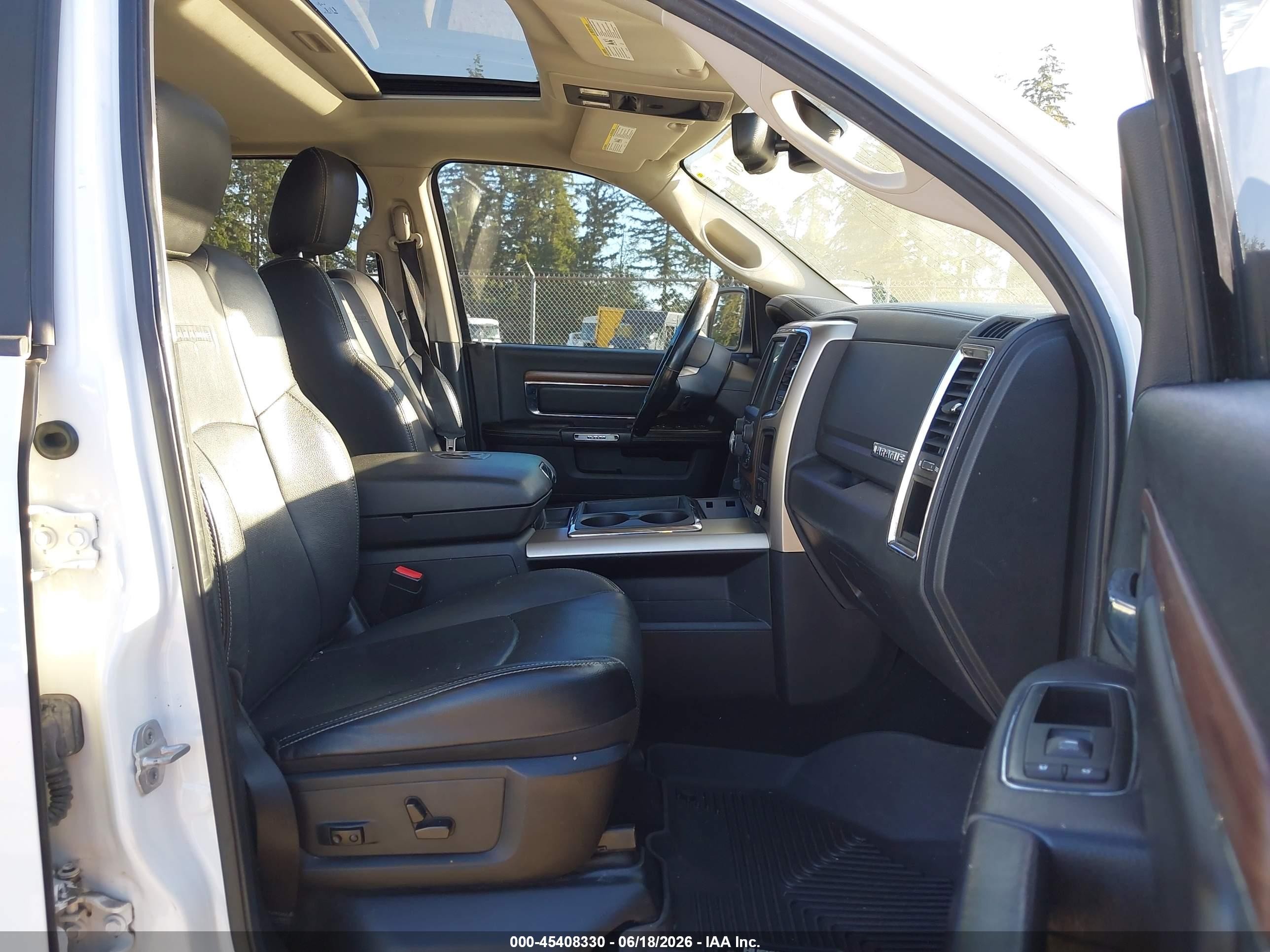 2013 Ram 1500 Laramie White vin: 1C6RR7VT9DS669474