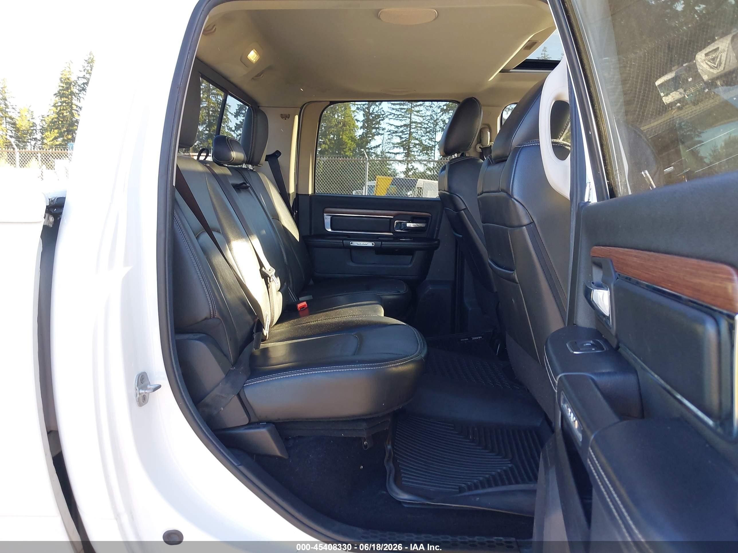 2013 Ram 1500 Laramie White vin: 1C6RR7VT9DS669474