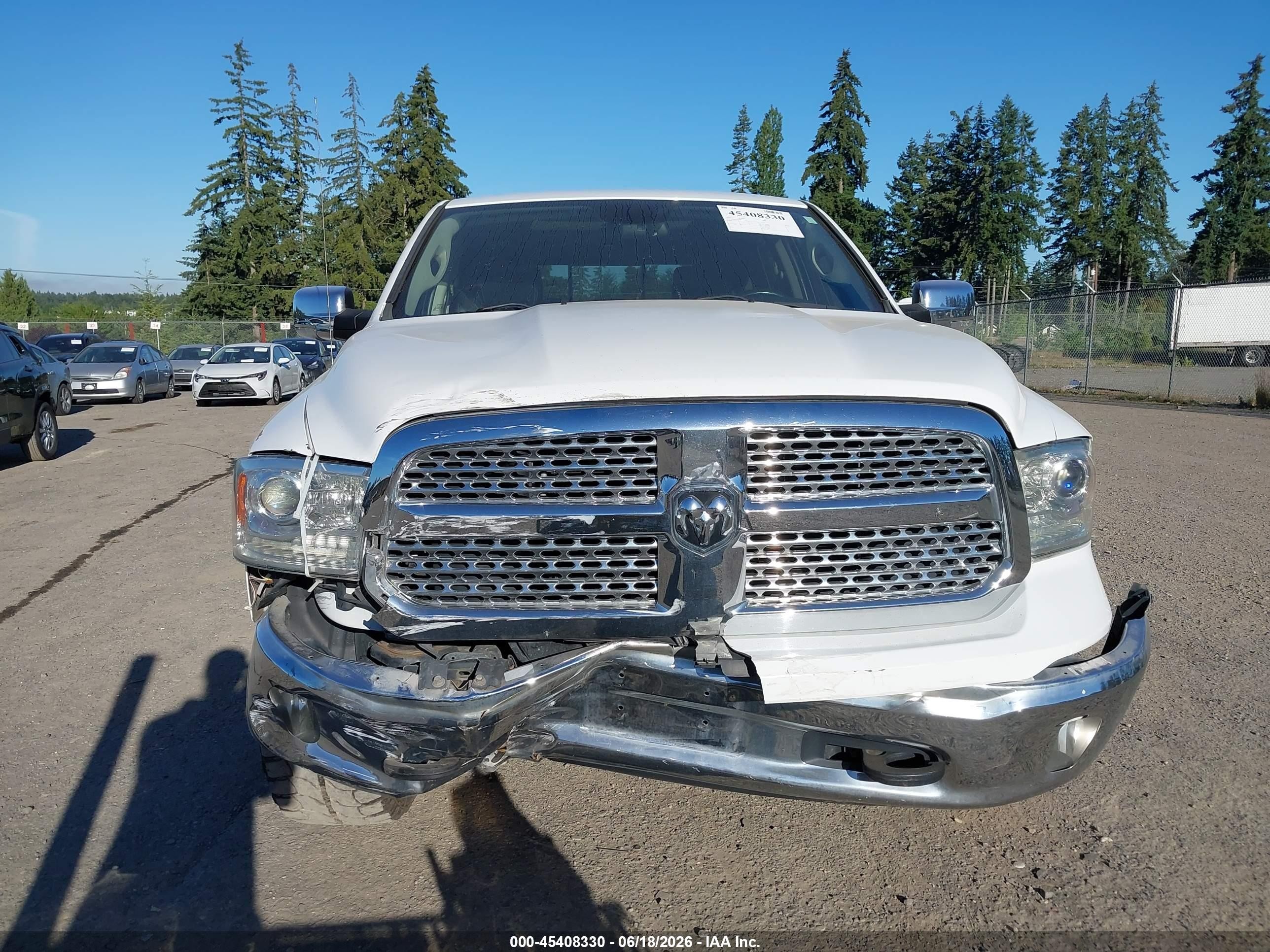 2013 Ram 1500 Laramie White vin: 1C6RR7VT9DS669474