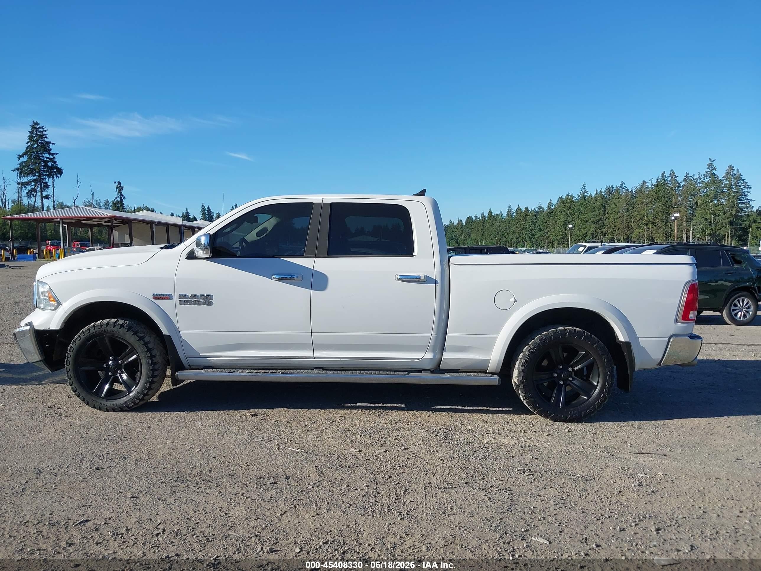2013 Ram 1500 Laramie White vin: 1C6RR7VT9DS669474