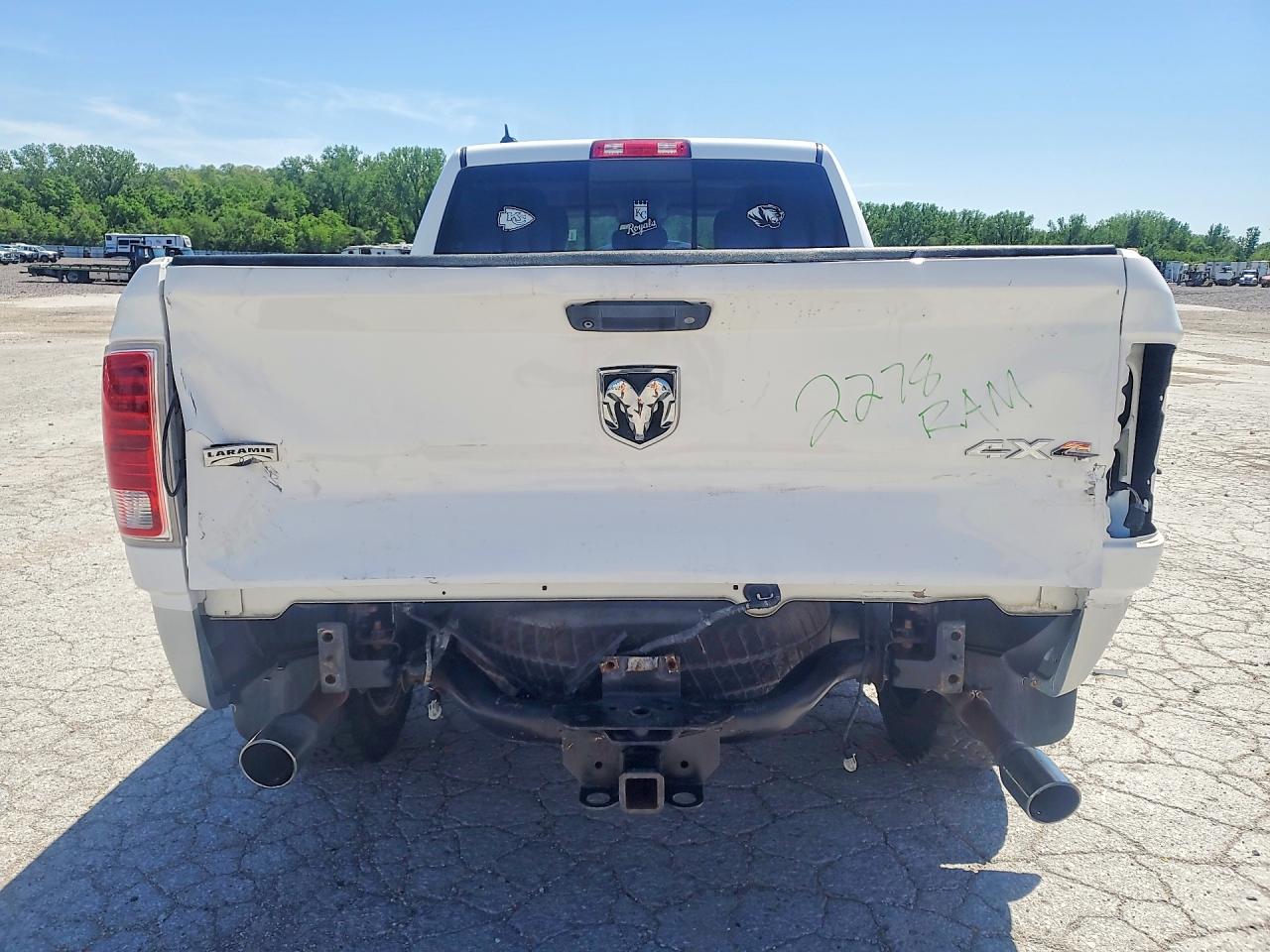 2014 Ram 1500 Laramie White vin: 1C6RR7VTXES144294