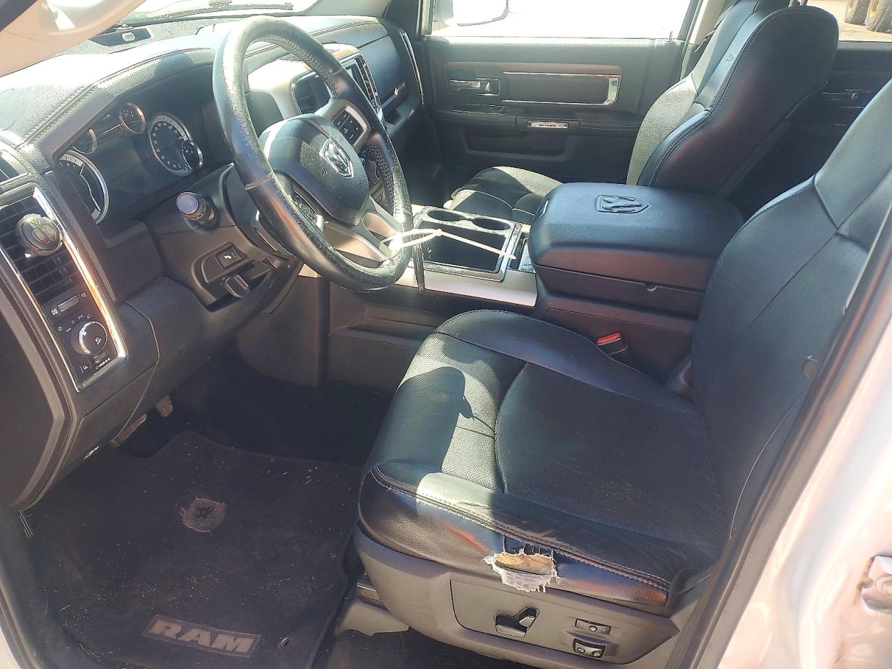 2014 Ram 1500 Laramie White vin: 1C6RR7VTXES144294