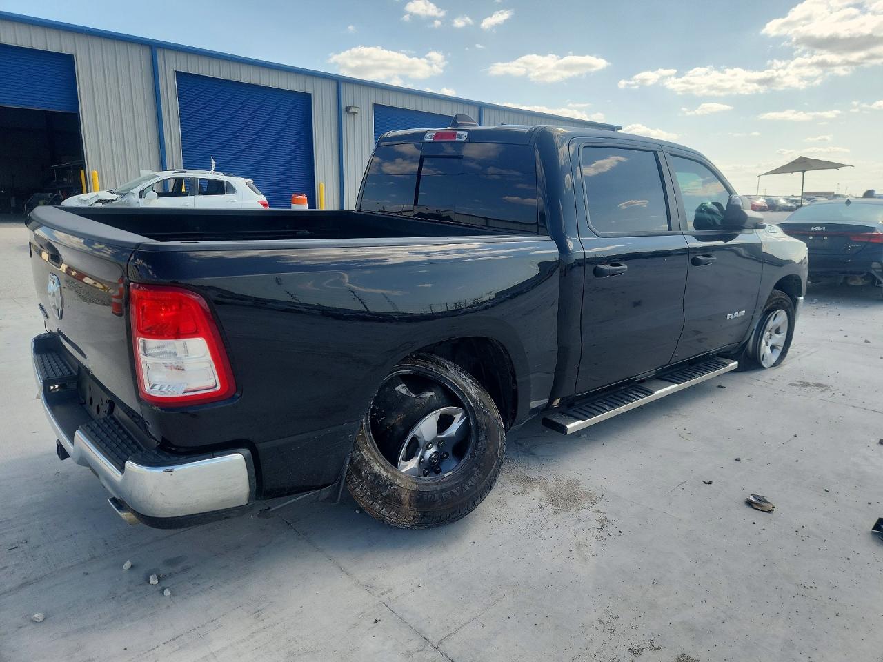 2023 Ram 1500 Big Horn/lone Star Черный vin: 1C6RREFT7PN619582