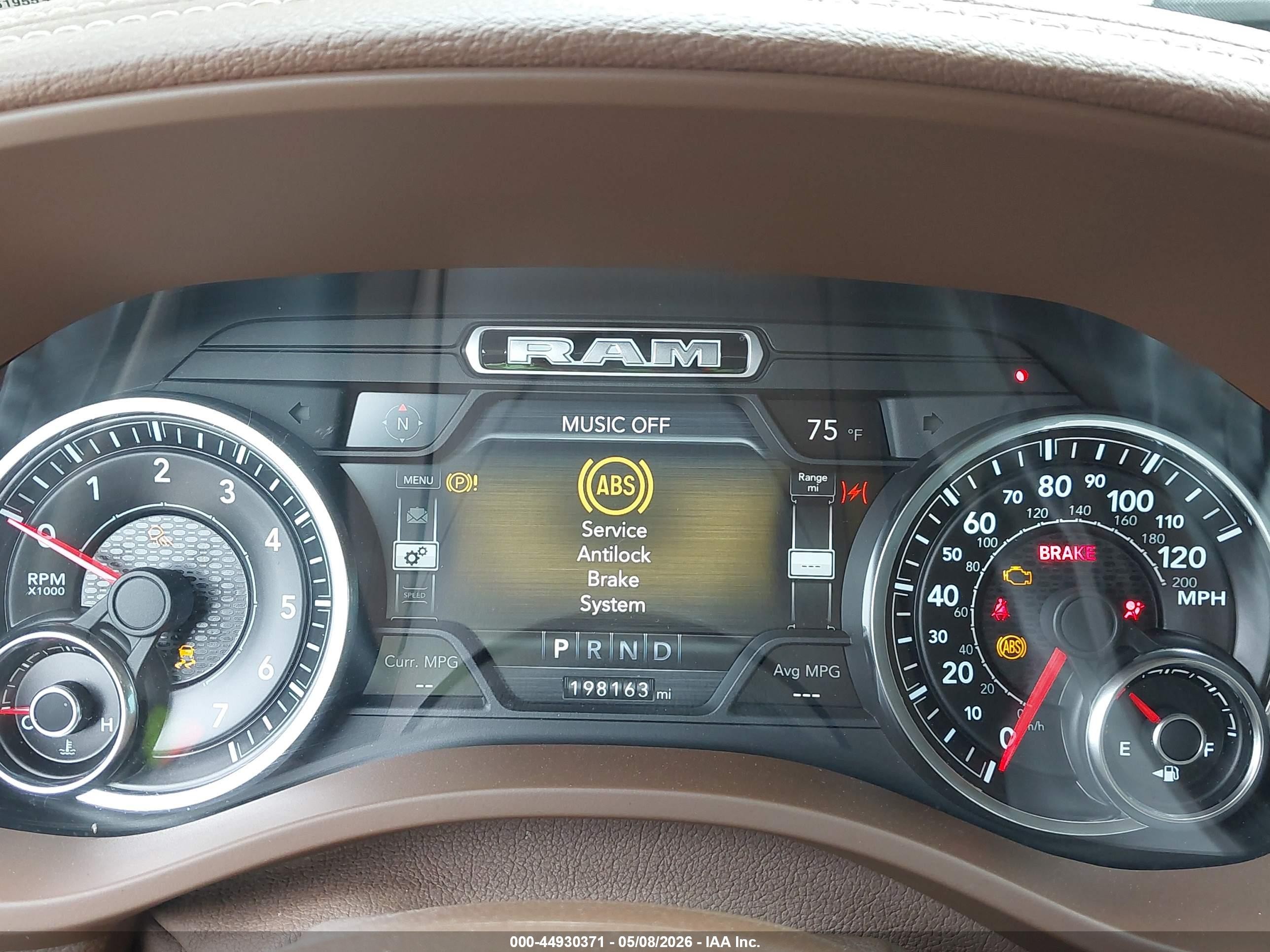 2019 Ram 1500 Laramie  4x2 5'7 Box Black vin: 1C6RREJT4KN548339