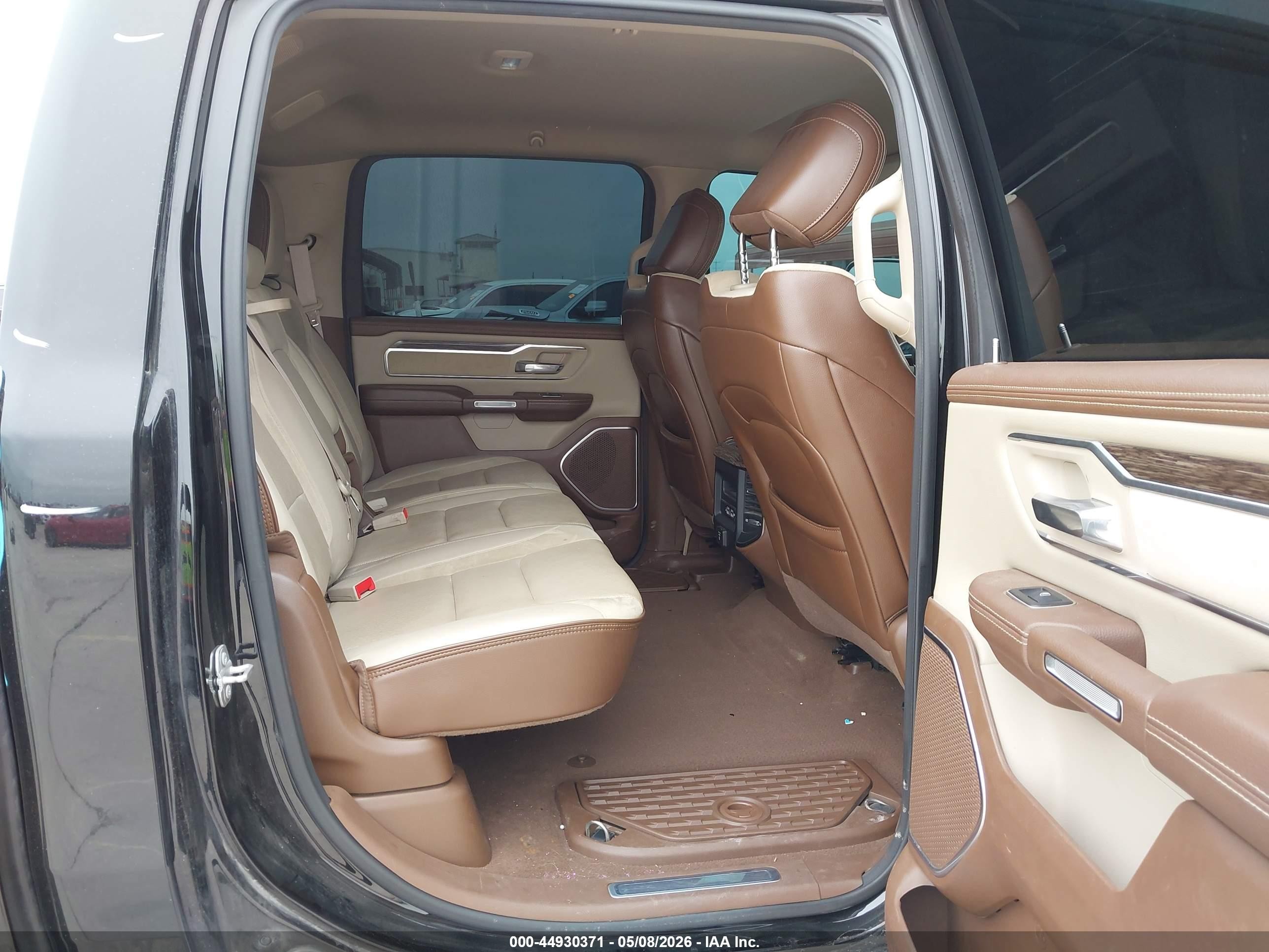 2019 Ram 1500 Laramie  4x2 5'7 Box Black vin: 1C6RREJT4KN548339