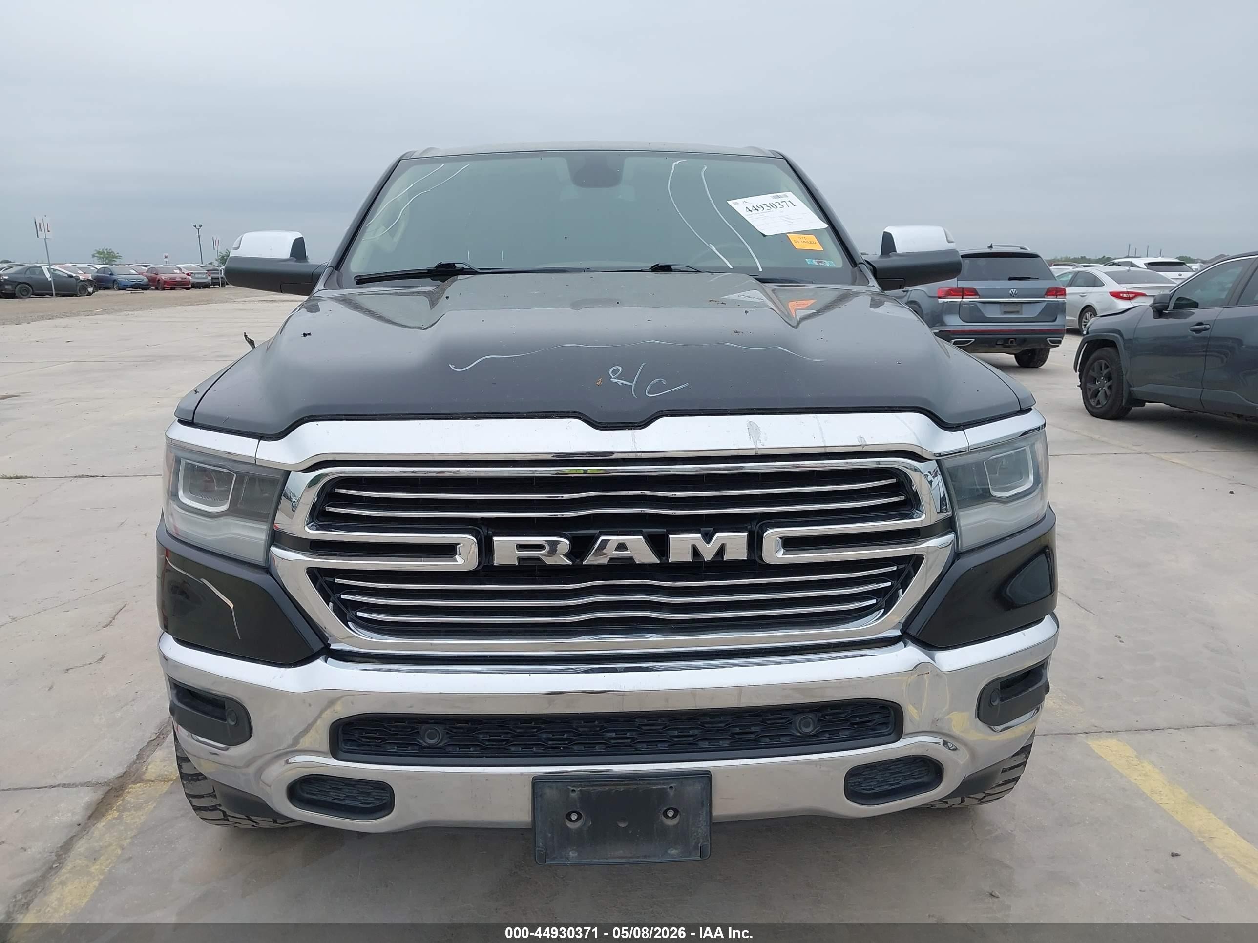 2019 Ram 1500 Laramie  4x2 5'7 Box Black vin: 1C6RREJT4KN548339
