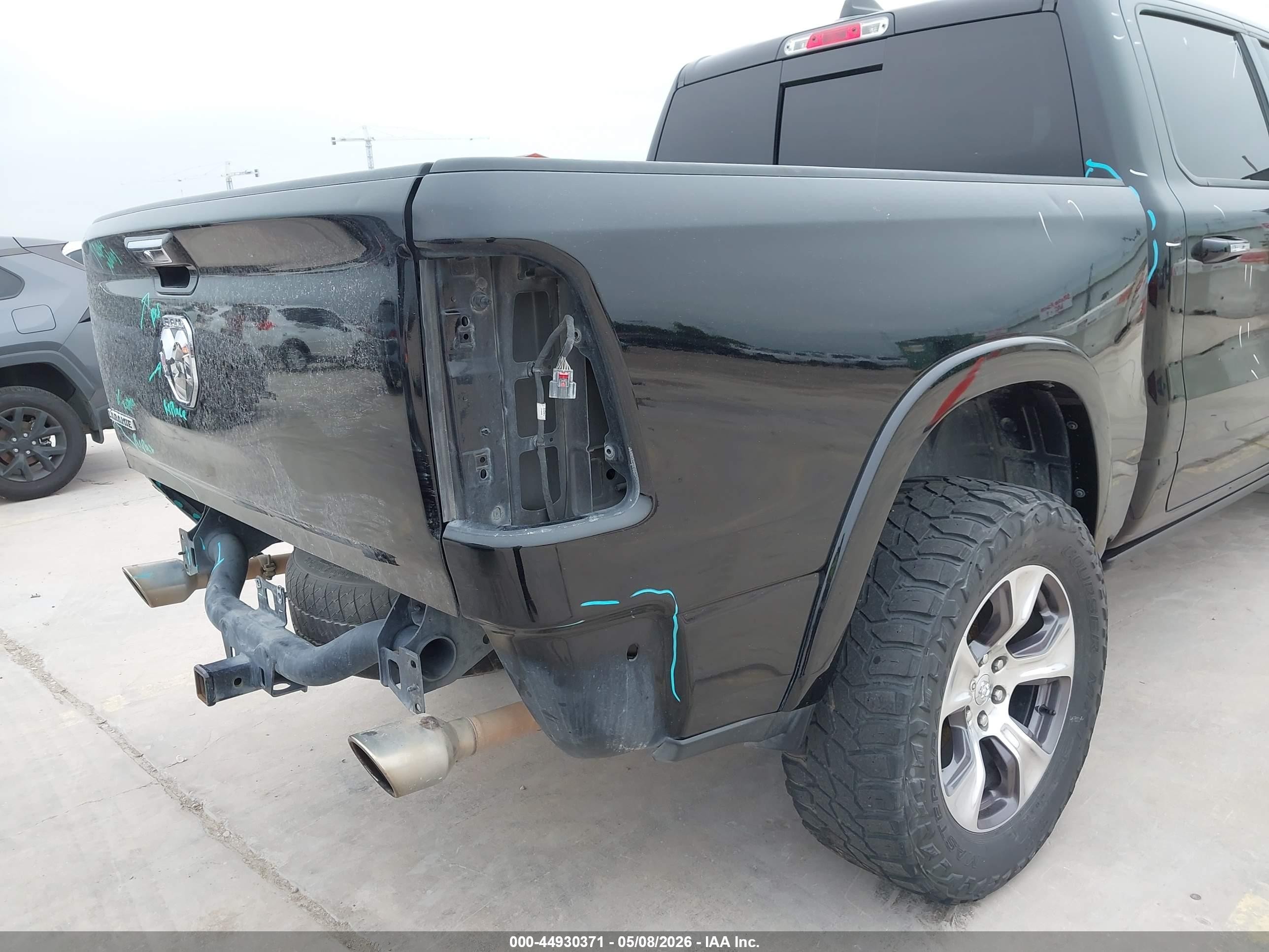 2019 Ram 1500 Laramie  4x2 5'7 Box Black vin: 1C6RREJT4KN548339