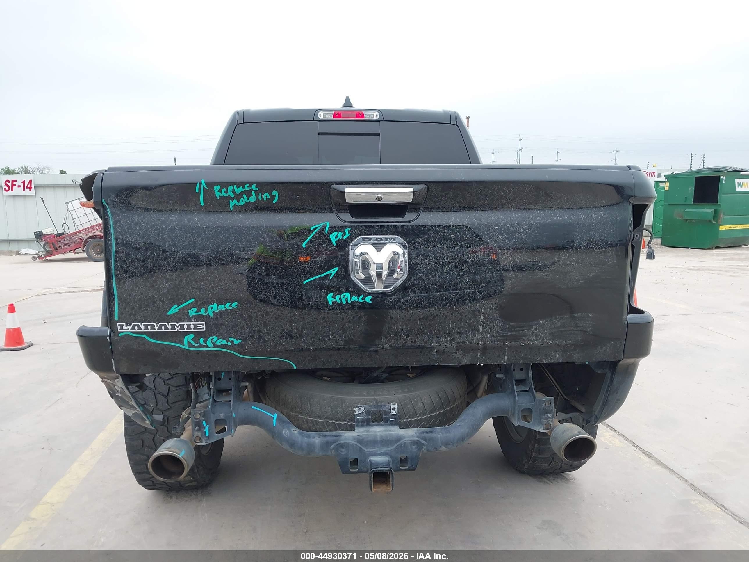 2019 Ram 1500 Laramie  4x2 5'7 Box Black vin: 1C6RREJT4KN548339