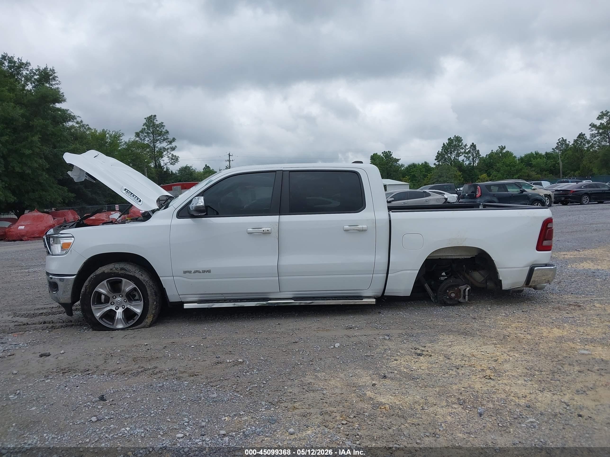 2024 Ram 1500   White vin: 1C6RREJT7RN218611