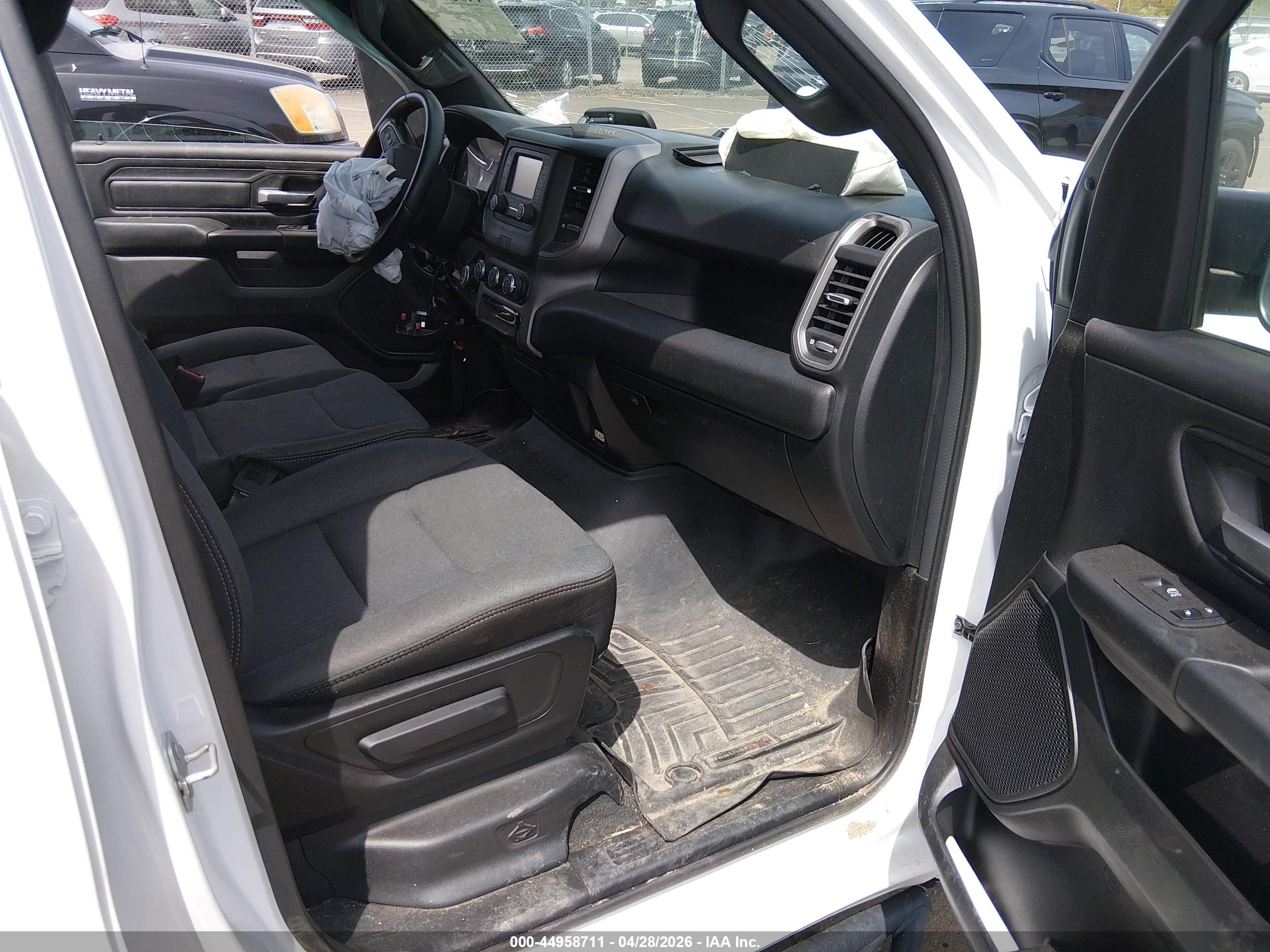 2023 Ram 1500 Tradesman  4x4 6'4 Box Белый vin: 1C6RRFCG9PN668375